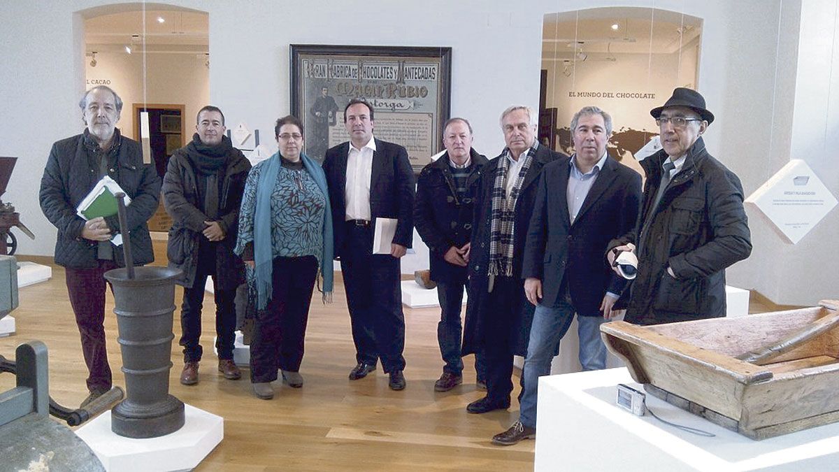 Los componentes del jurado del III Premio de Periodismo ‘Maite Almanza’ en el Palacete de Magín Rubio. | L.N.C. Los componentes del jurado del III Premio de Periodismo ‘Maite Almanza’ en el Palacete de Magín Rubio. | L.N.C.