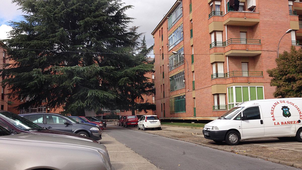 Vista parcial de la calle Severo Ochoa, que será urbanizada con cargo a los planes provinciales para 2016. | ABAJO