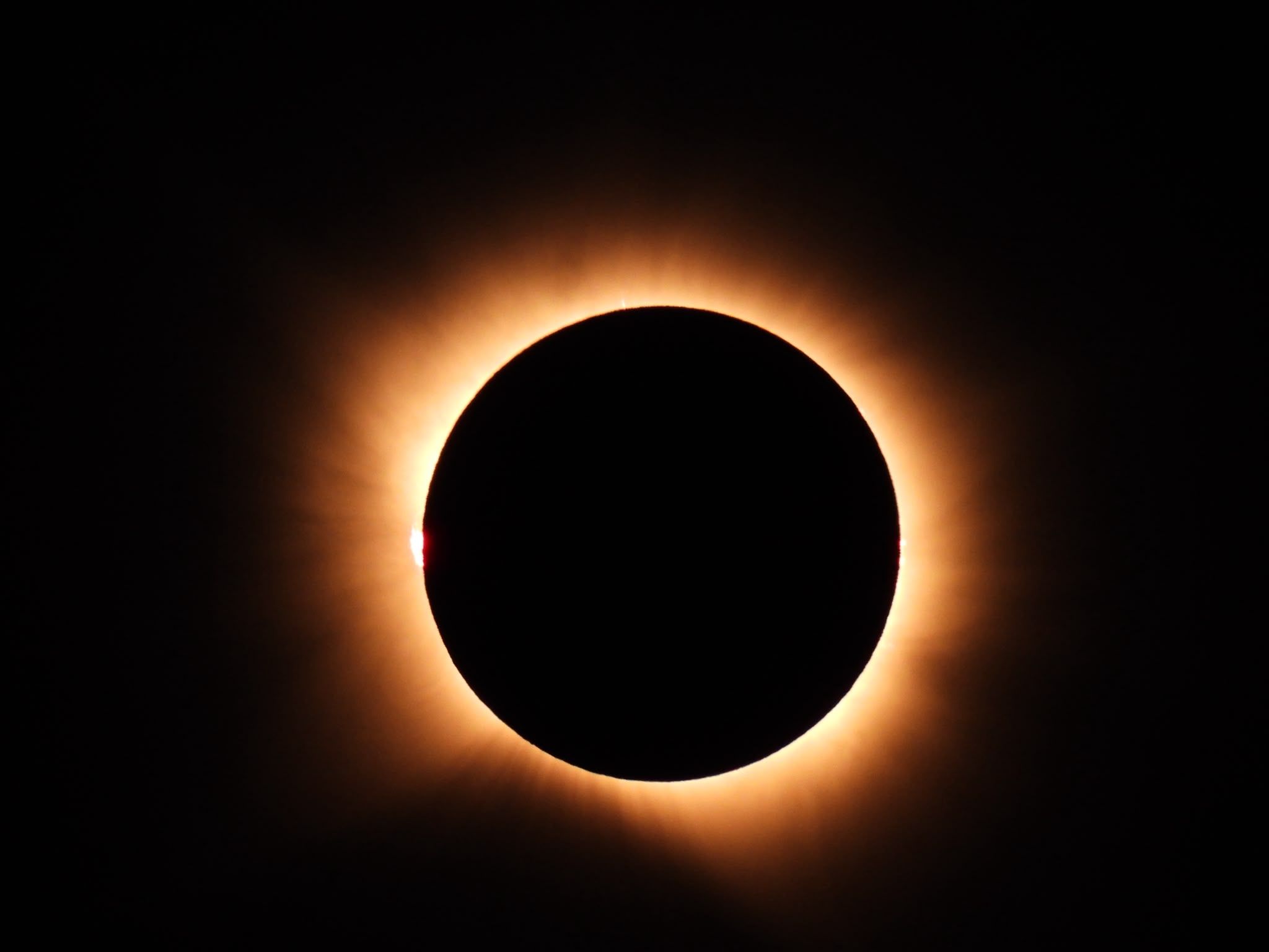 Así se vivió el eclipse total de sol desde la provincia de León. | SAÚL ARÉN