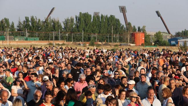 Miles de personas asistieron al acto del Palacio de Congresos y Exposiciones | L.N.C. Miles de personas asistieron al acto del Palacio de Congresos y Exposiciones | L.N.C.