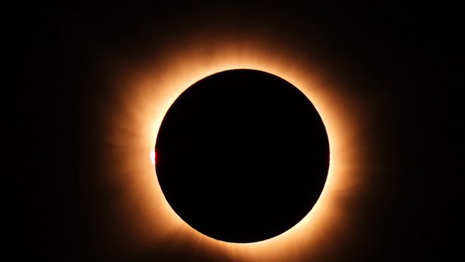 El eclipse total de Sol, visto desde la provincia de León | SAÚL ARÉN El eclipse total de Sol, visto desde la provincia de León | SAÚL ARÉN