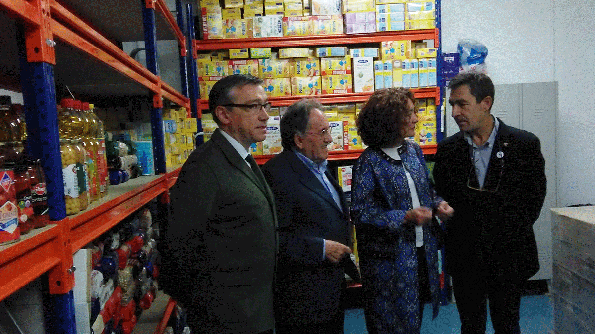 La alcaldesa visitó este lunes las instalaciones de Banco de Alimentos del Sil, en la jornada de puertas abiertas. | D.M.