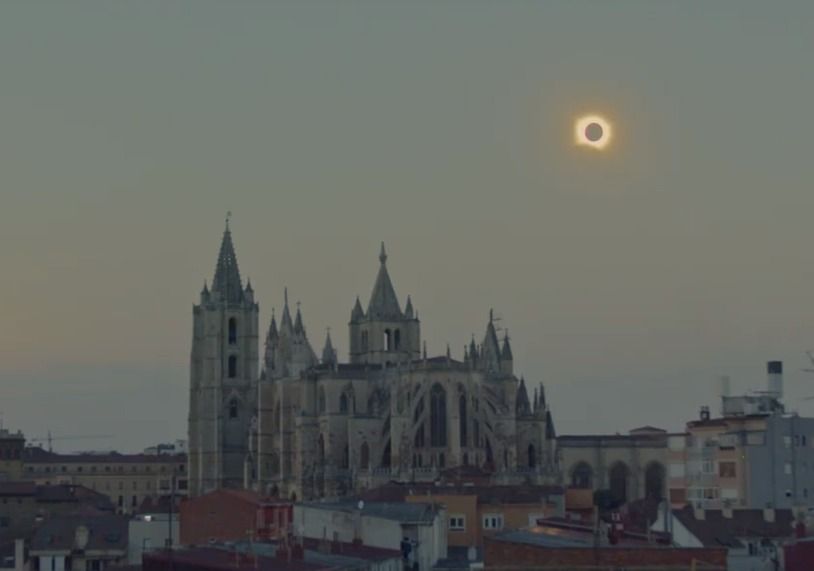 Timelapse del eclipse total de Sol sobre la Catedral de León | OMAR PINTO Timelapse del eclipse total de Sol sobre la Catedral de León | OMAR PINTO