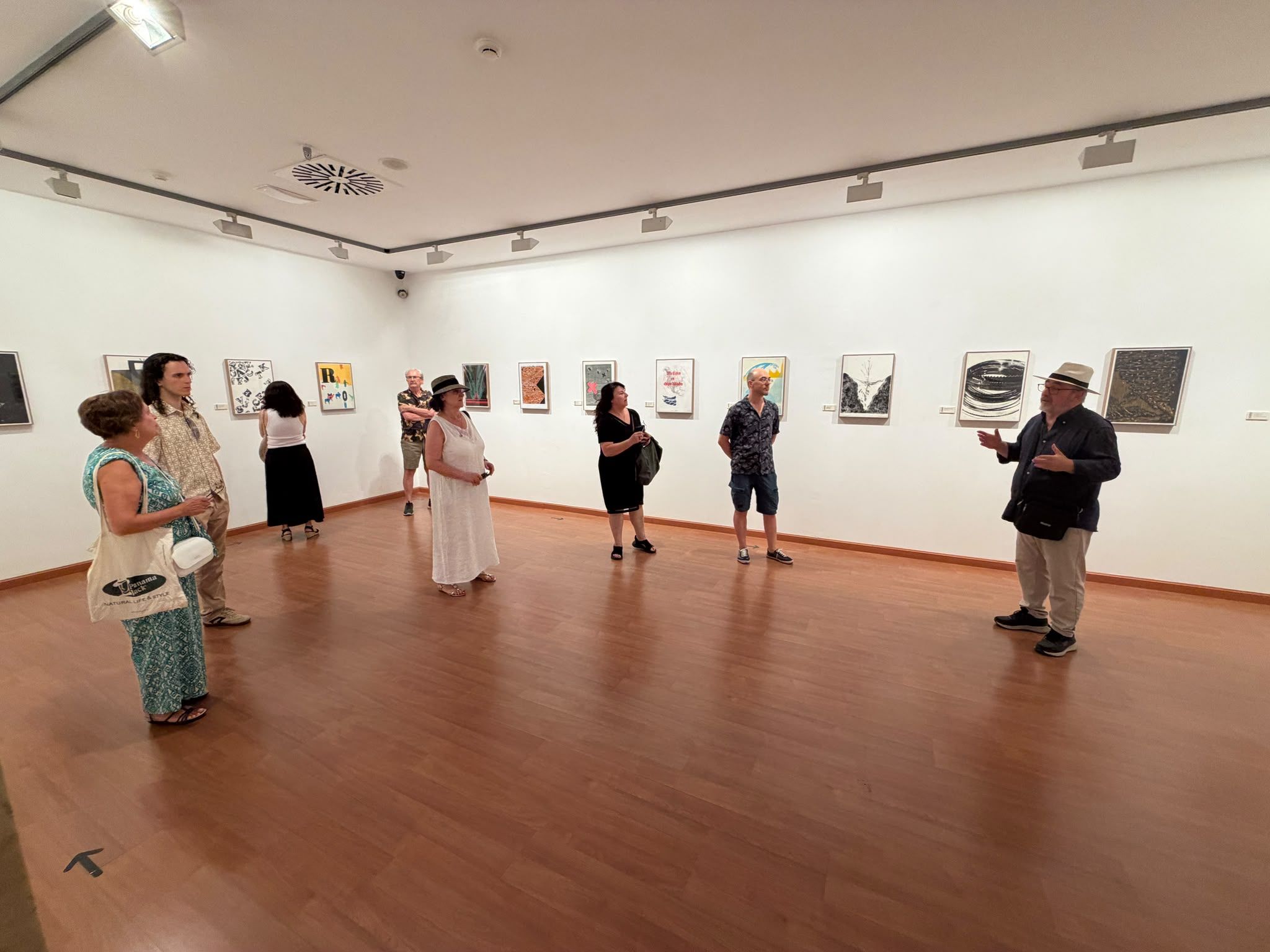 Un instante de la inauguración de la exposición, que permanecerá hasta el próximo 4 de octubre en el Centro Leonés de Arte. | SAÚL ARÉN