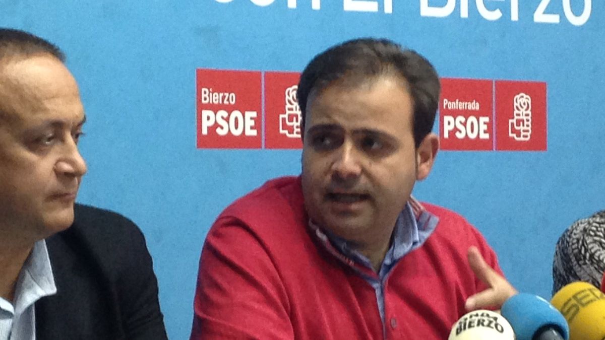 Rodríguez y Courel en rueda de prensa. | MAR IGLESIAS