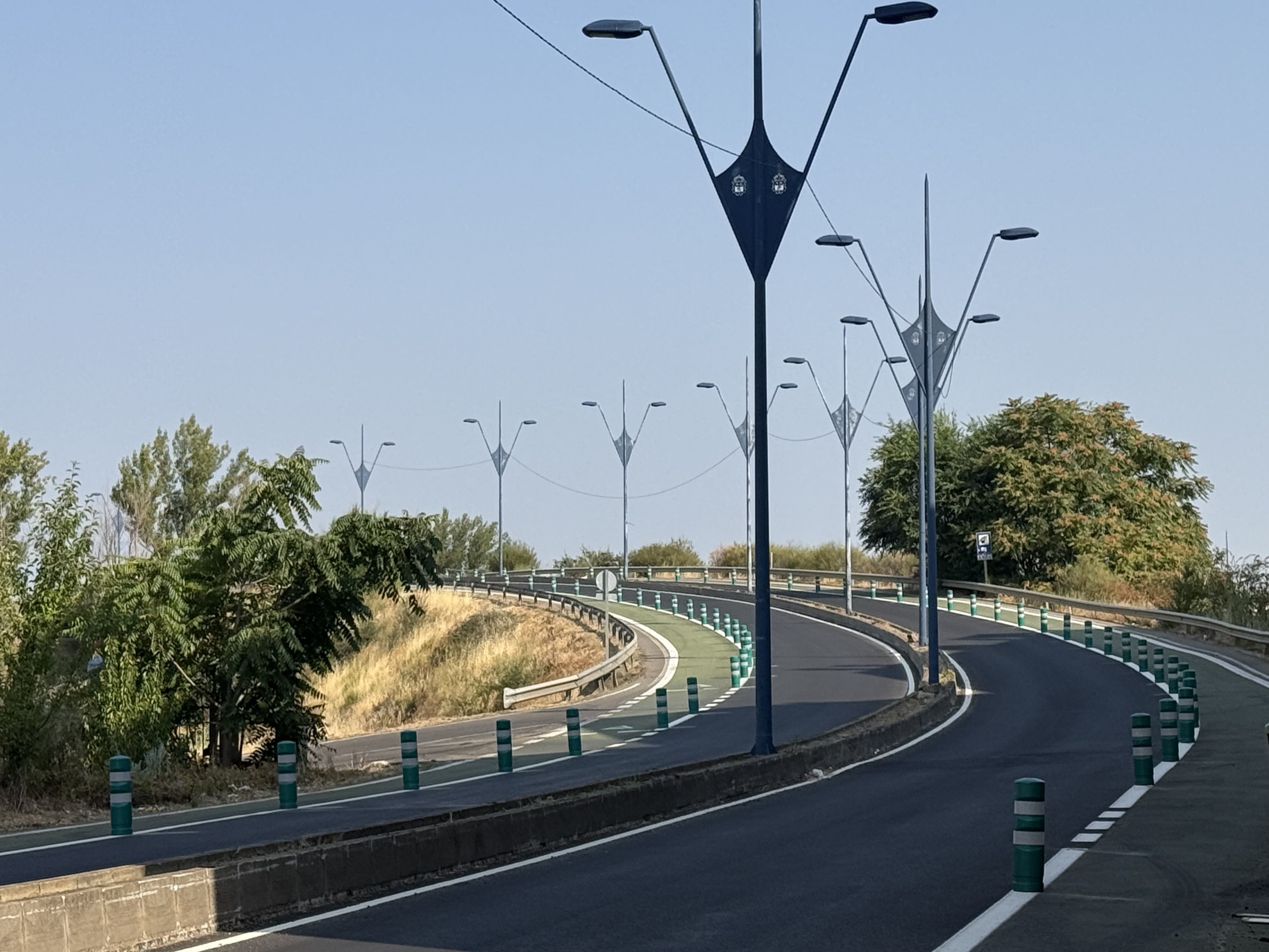 Finaliza el asfaltado en el puente Azorín, en San Andrés del Rabanedo | L.N.C. Finaliza el asfaltado en el puente Azorín, en San Andrés del Rabanedo | L.N.C.