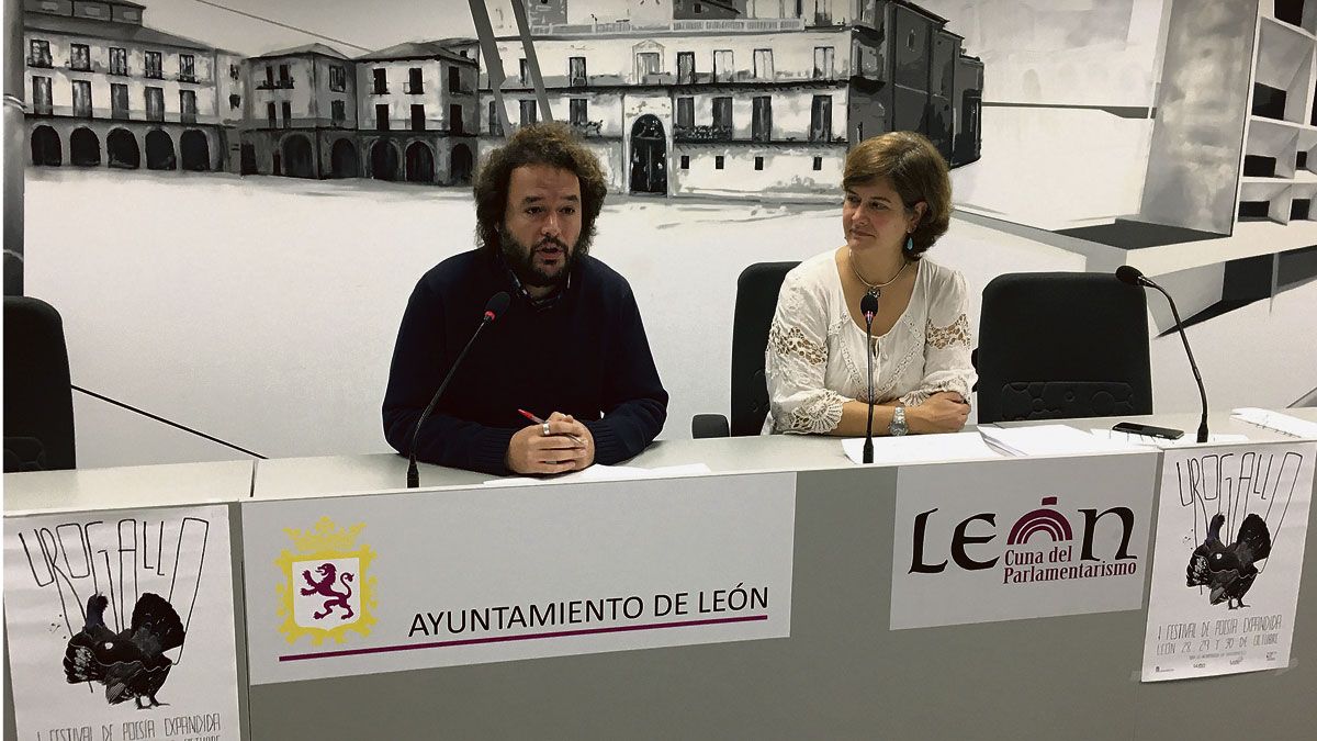 Carlos Ordás y Margarita Torres durante la presentación.| CÉSAR