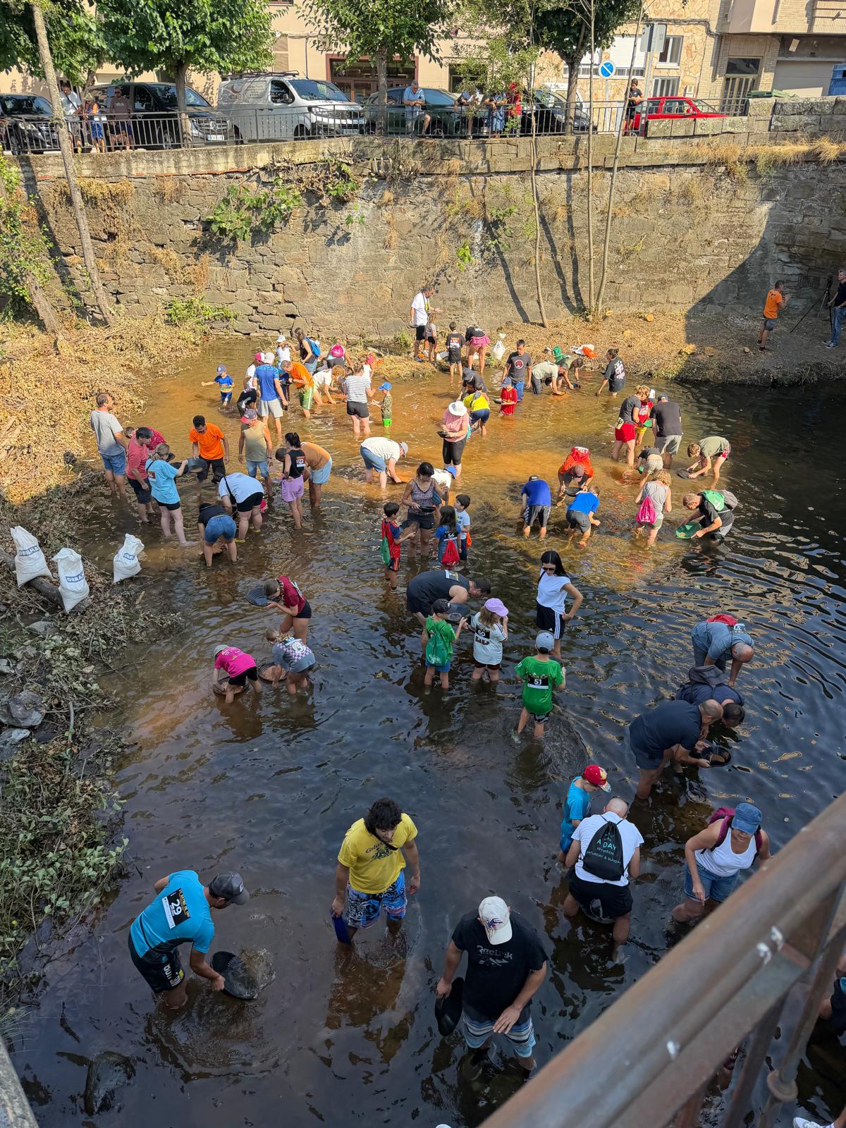 Más de un centenar de buscadores se citan en el bateo de oro de Torre