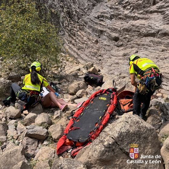 Evacuan a una montañera herida tras sufrir una caída en Carrocera