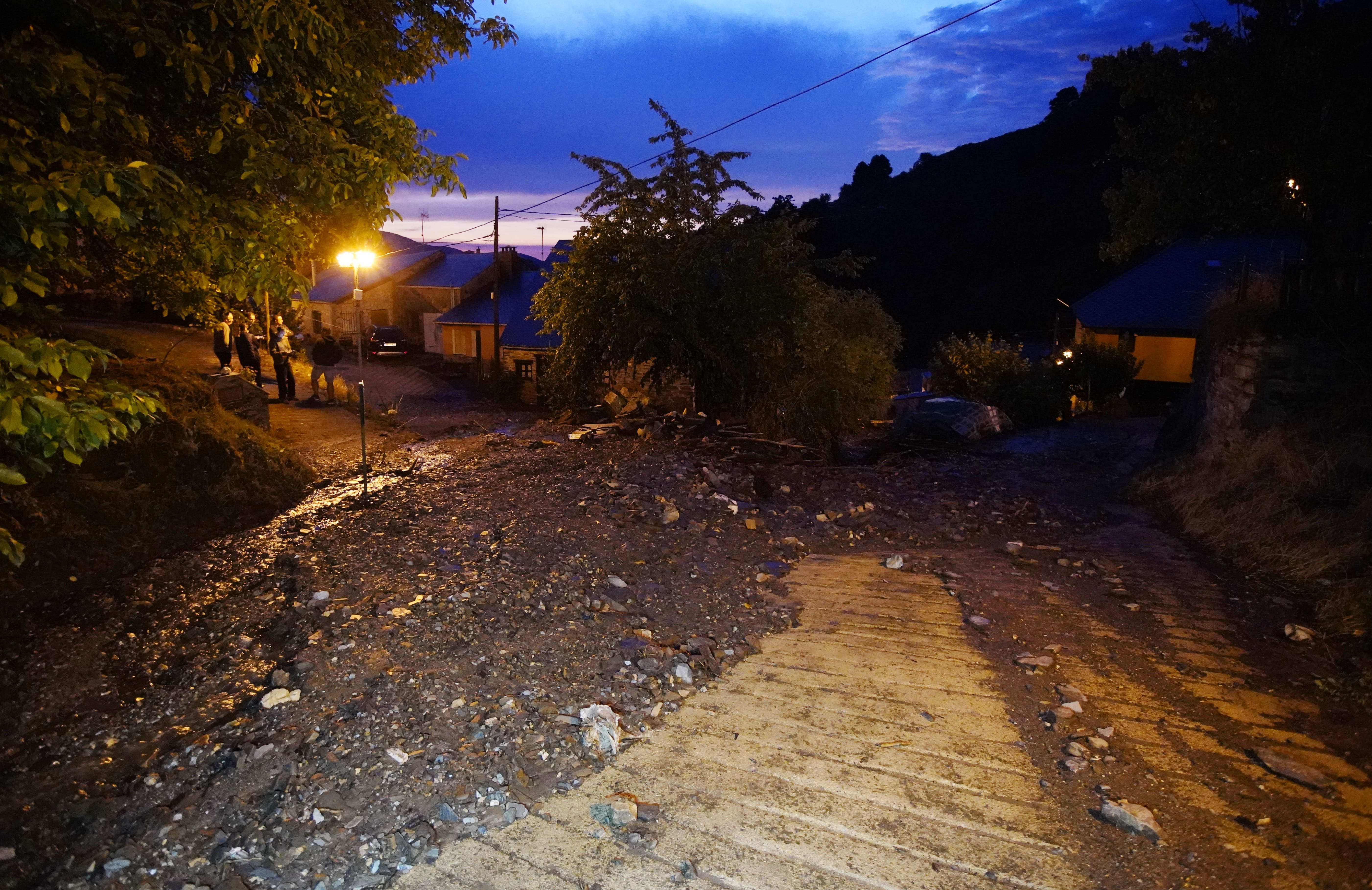 Riada en el pueblo de Manzanedo de Valdueza  | CÉSAR SÁNCHEZ (Ical)