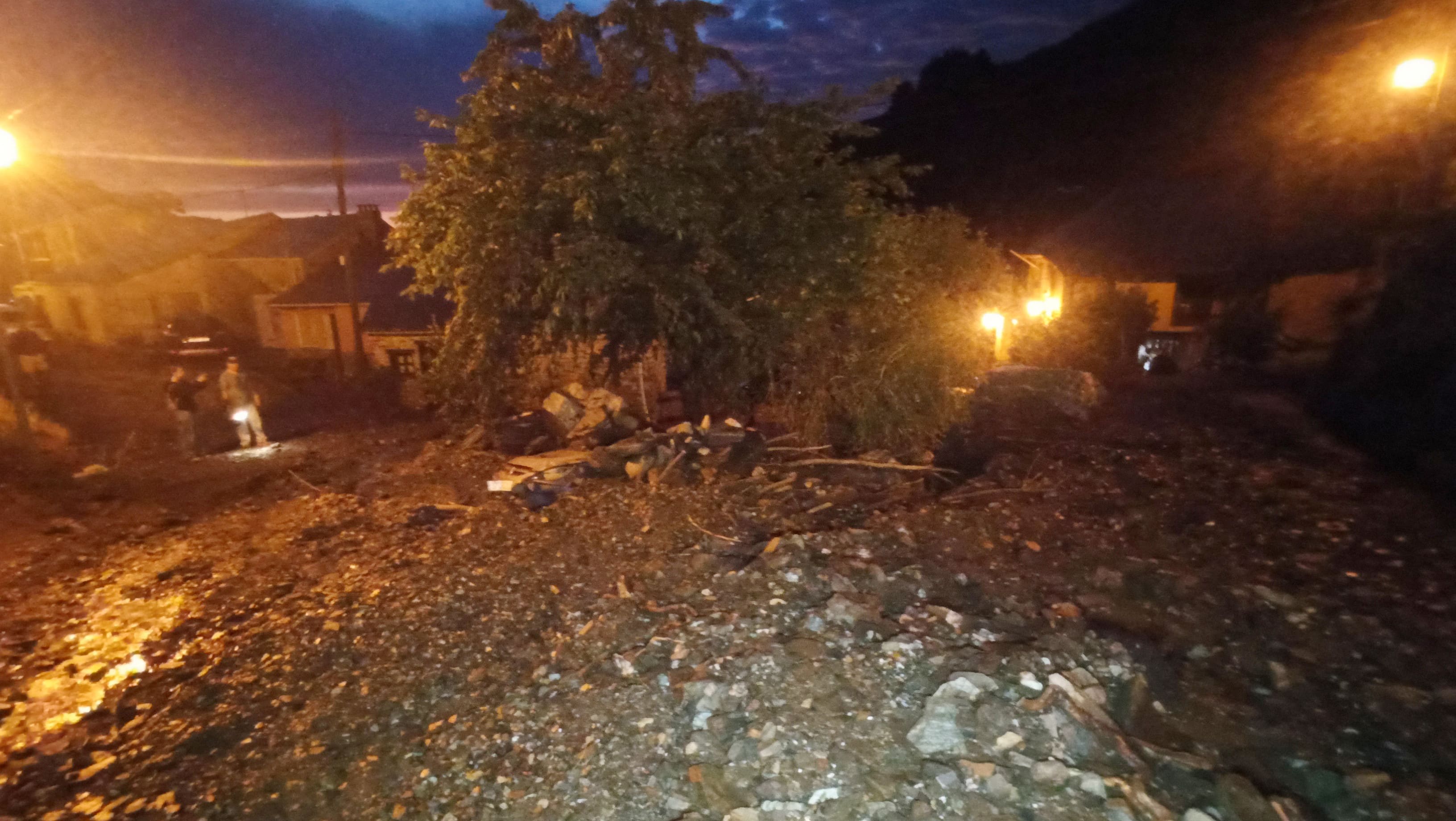 Riada en el pueblo de Manzanedo de Valdueza  | CÉSAR SÁNCHEZ (Ical)