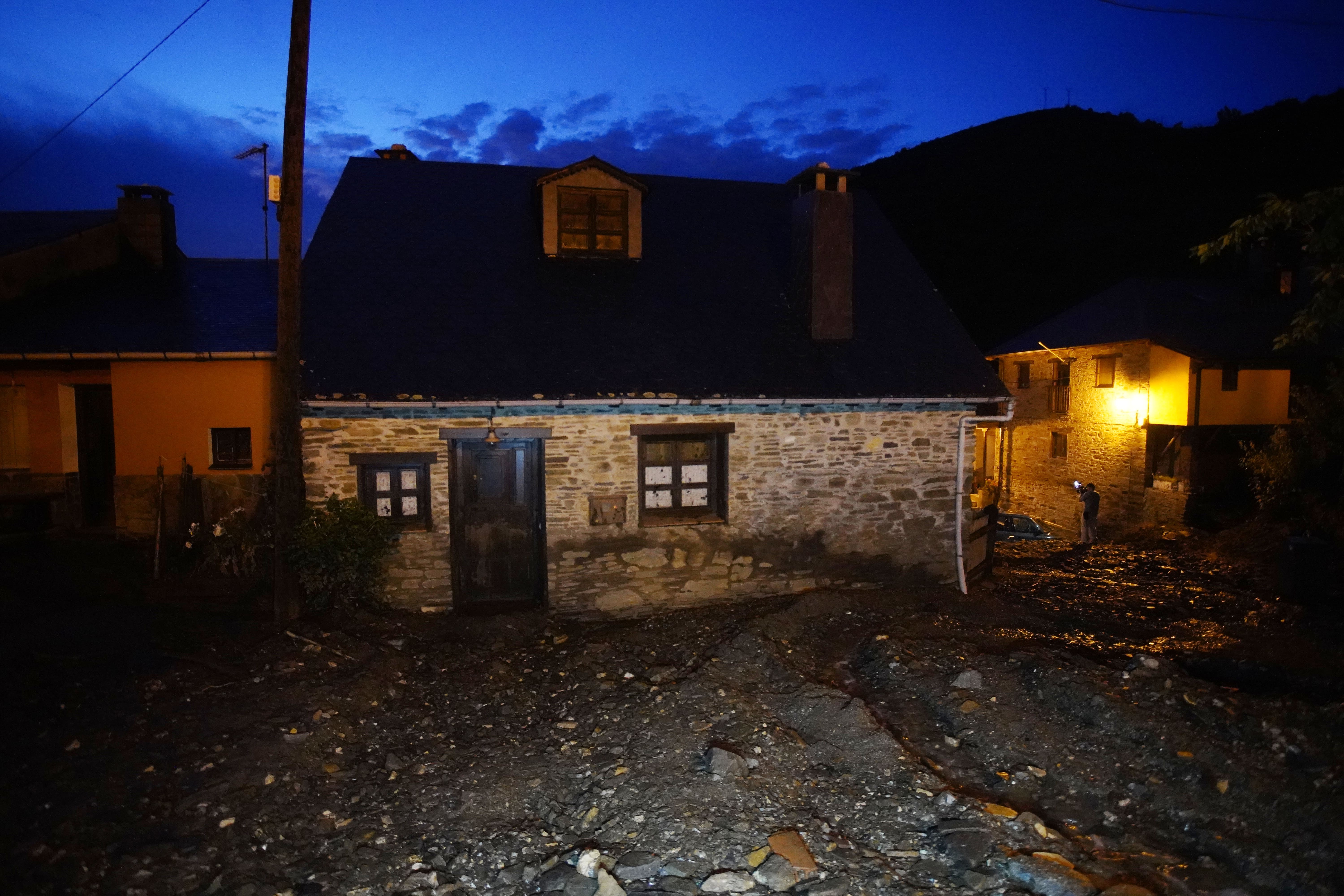 Riada en el pueblo de Manzanedo de Valdueza  | CÉSAR SÁNCHEZ (Ical)