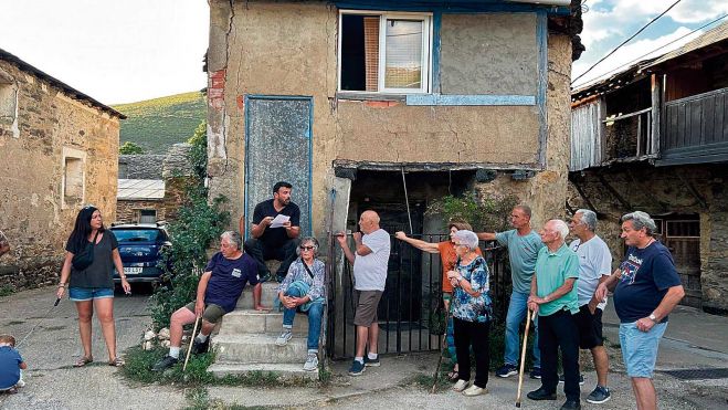 Un Concejo abierto con todos los vecinos del pueblo y Juanma