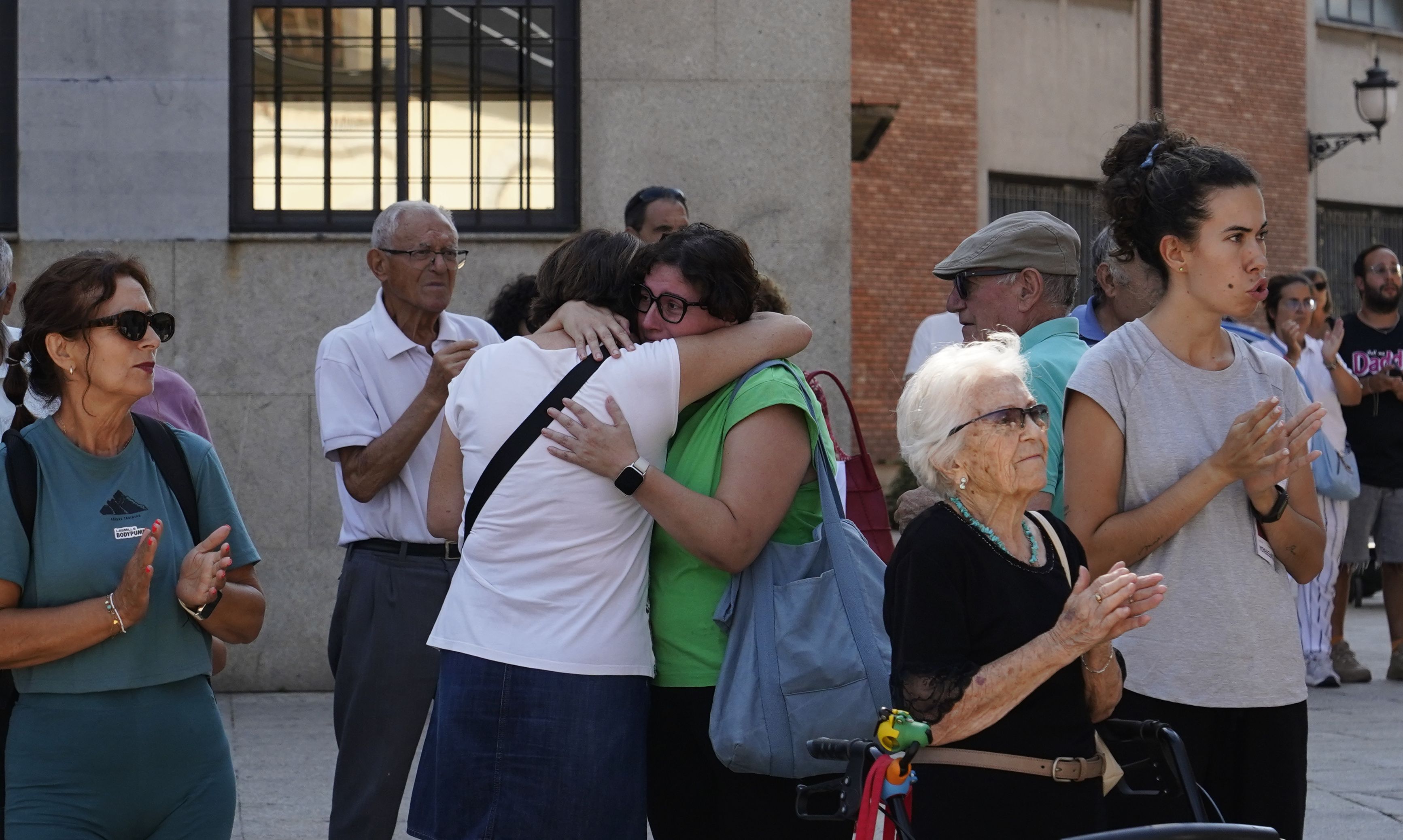 Emoción en el recuerdo a las dos víctimas de la riada. | CÉSAR SÁNCHEZ (ICAL)