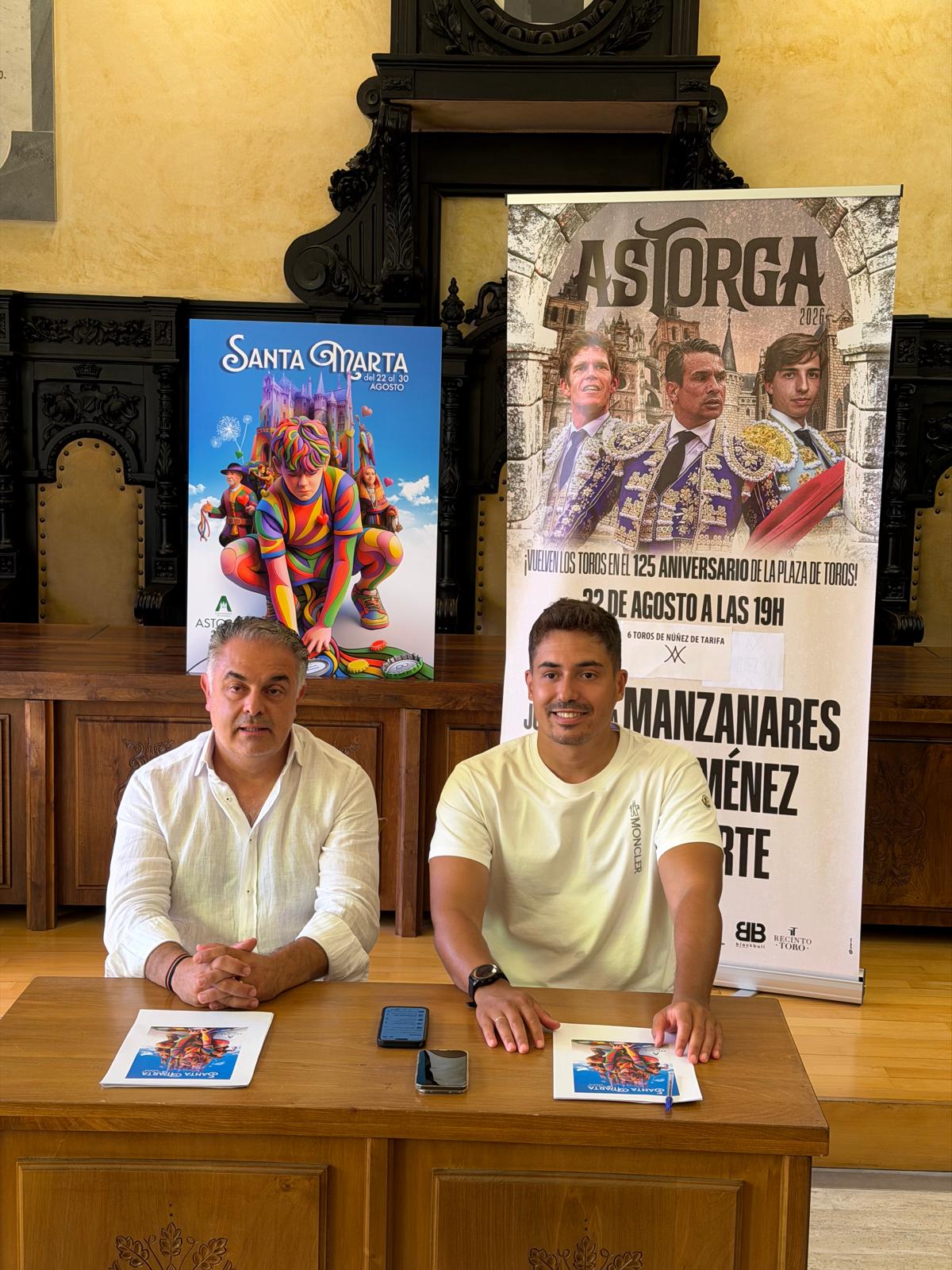 José Luis Nieto y Borja González durante la presentación del programa de fiestas. | L.N.C.