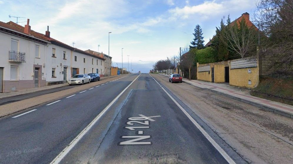 Imagen de la N 120 a su paso por Valverde de la Virgen. | GOOGLE MAPS