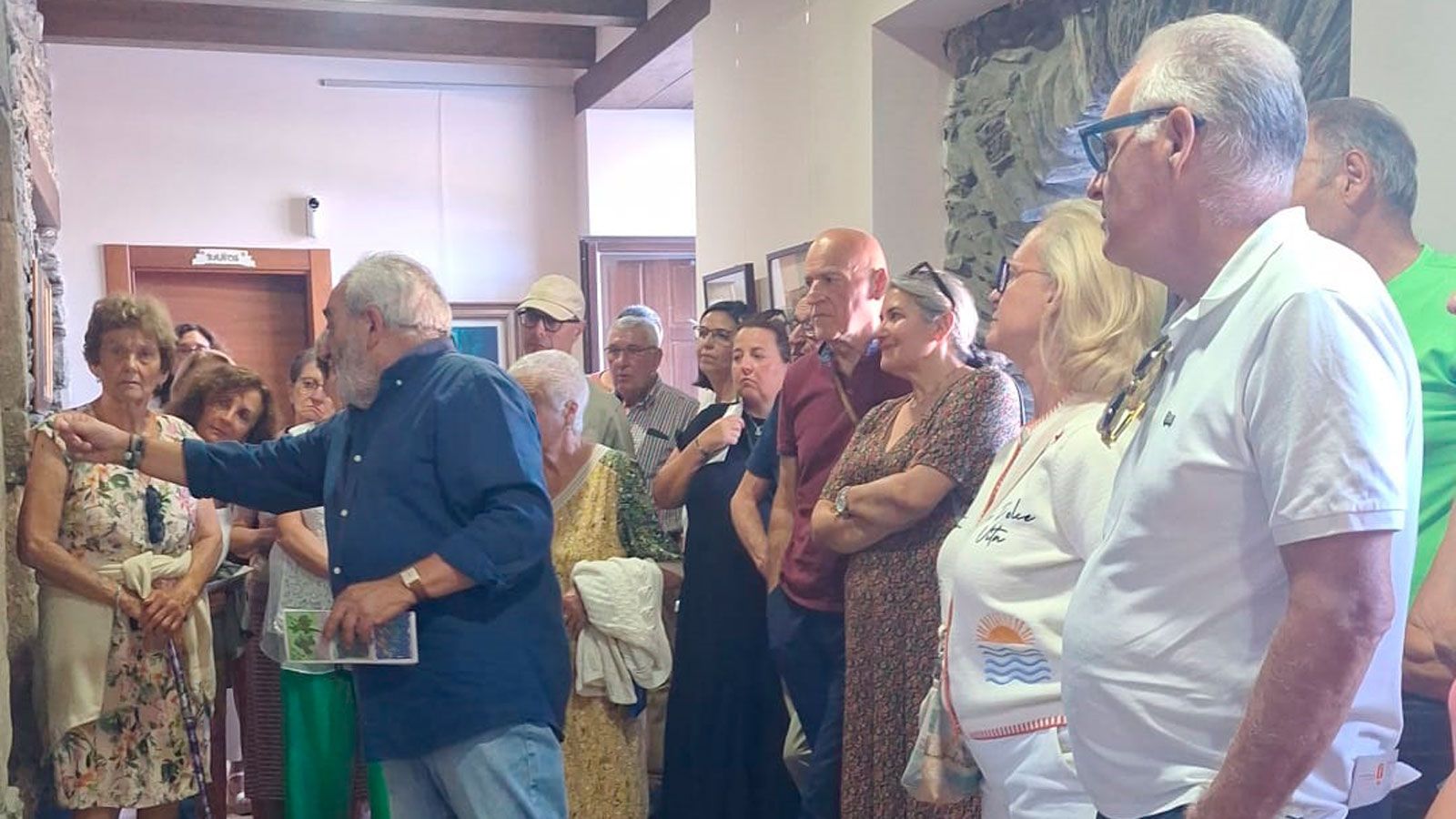 La inauguración de la exposición de Ramón Villa en la Casona de Murias de Paredes. | L.N.C.