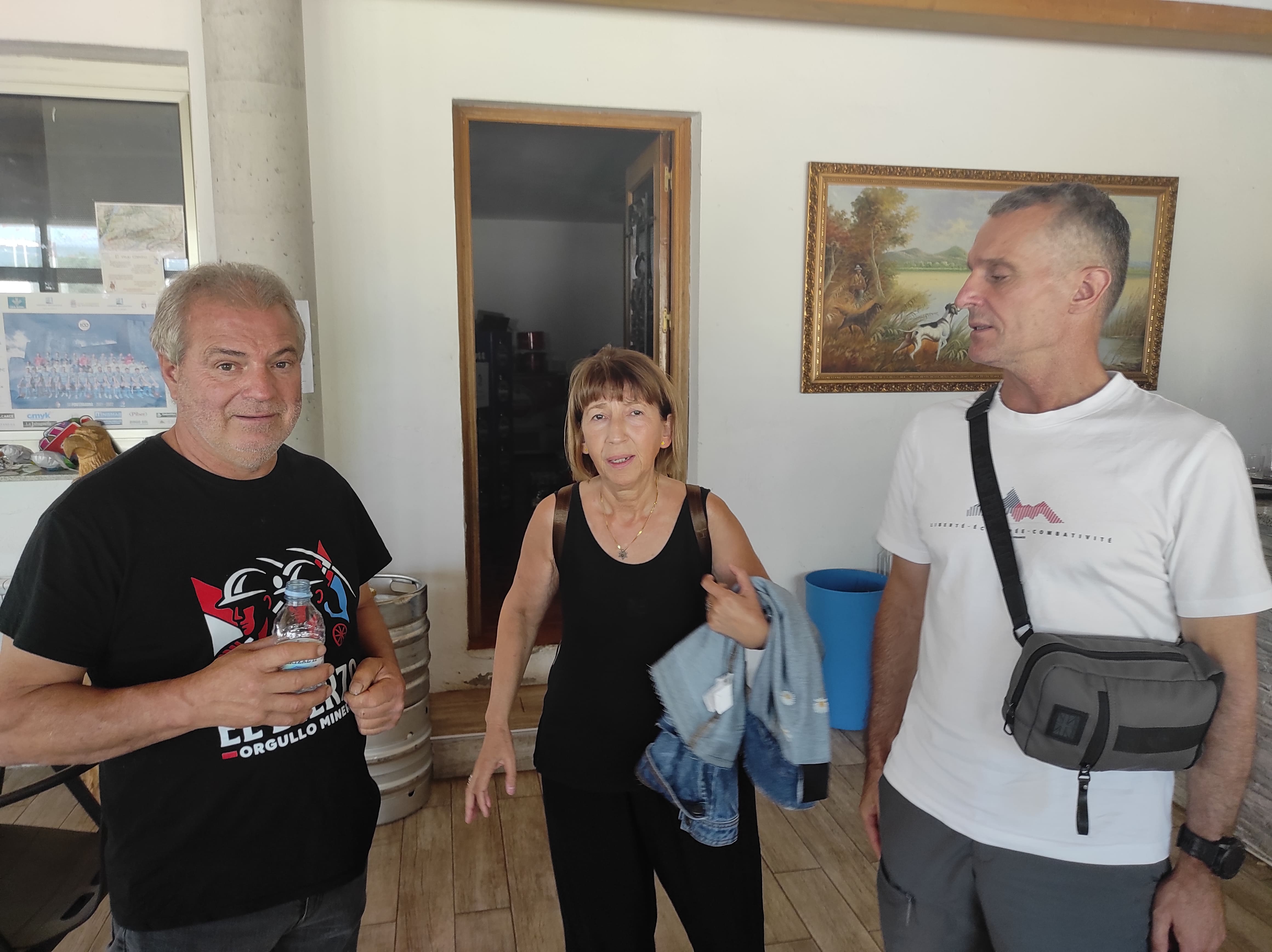 La iniciativa fue anunciada por la procuradora socialista Mabel Fernández, en el centro de la imagen.