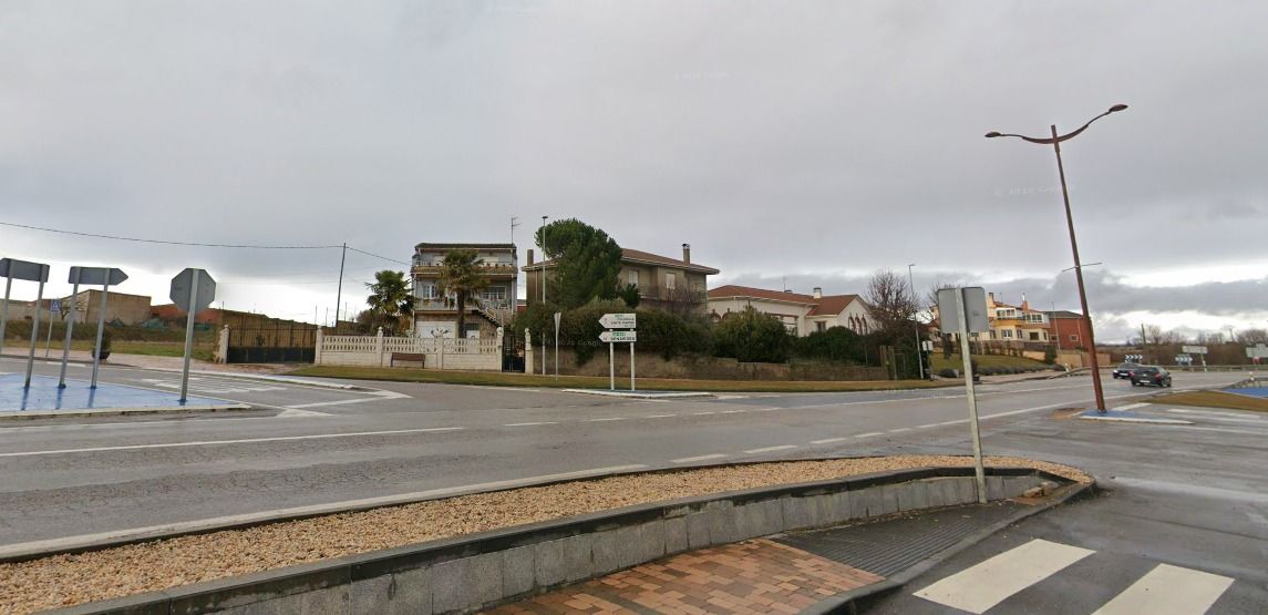 Herida una mujer en una colisión entre dos turismos en Villadangos del Páramo