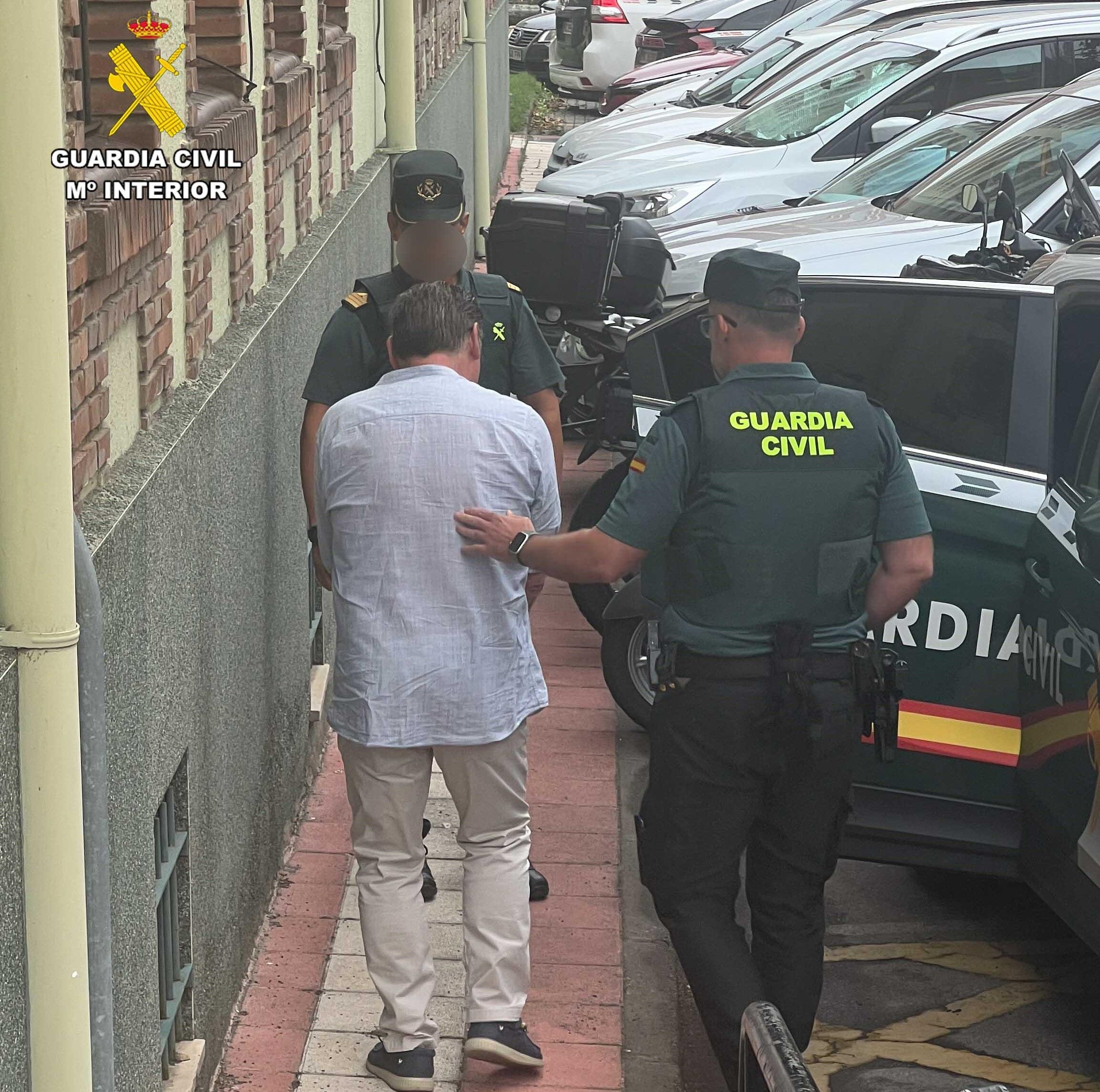 El hombre, de 62 años, fue detenido tras amenazar de muerte con un cuchillo al propietario de un bar de Cistierna | L.N.C. El hombre, de 62 años, fue detenido tras amenazar de muerte con un cuchillo al propietario de un bar de Cistierna | L.N.C.