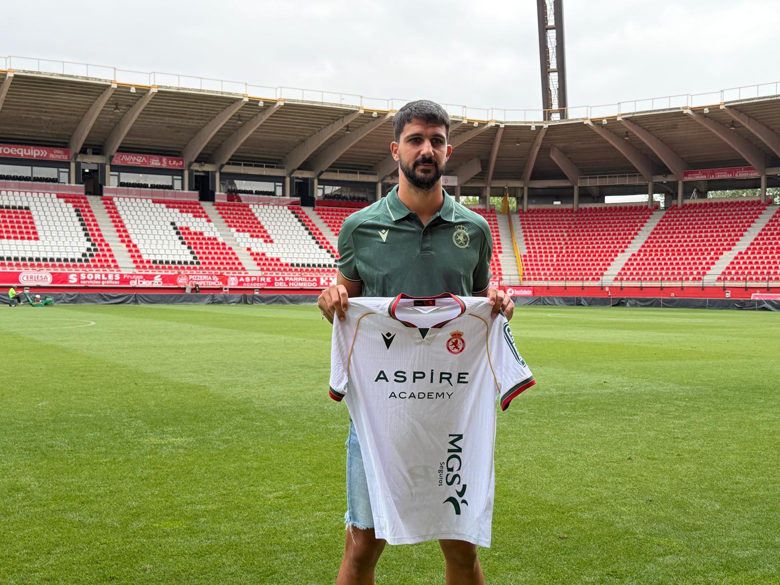 Pomares, en su presentación como jugador de la Cultural en el Reino. | SAÚL ARÉN