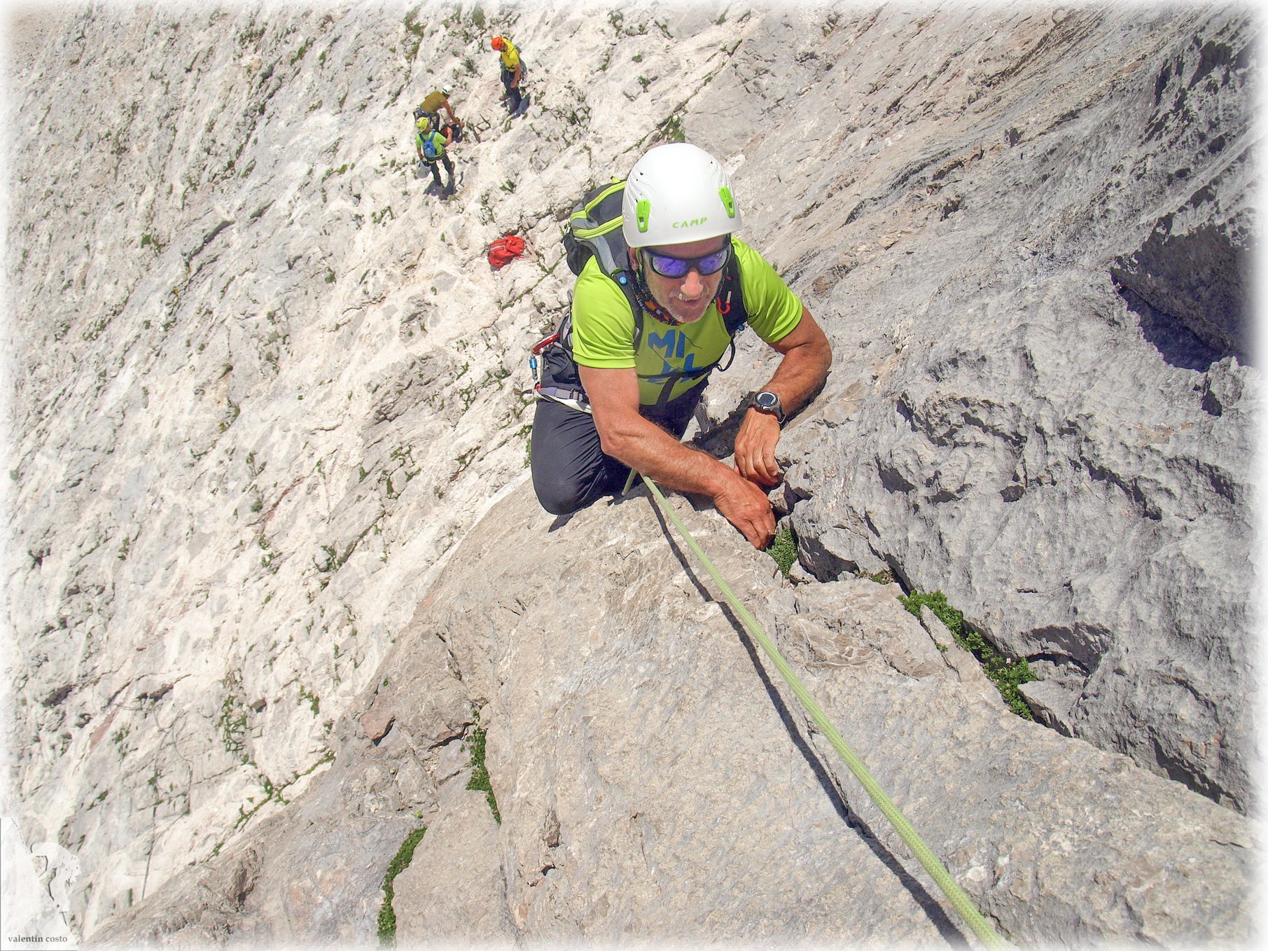 Escalendo el Naranjo de Bulnes.