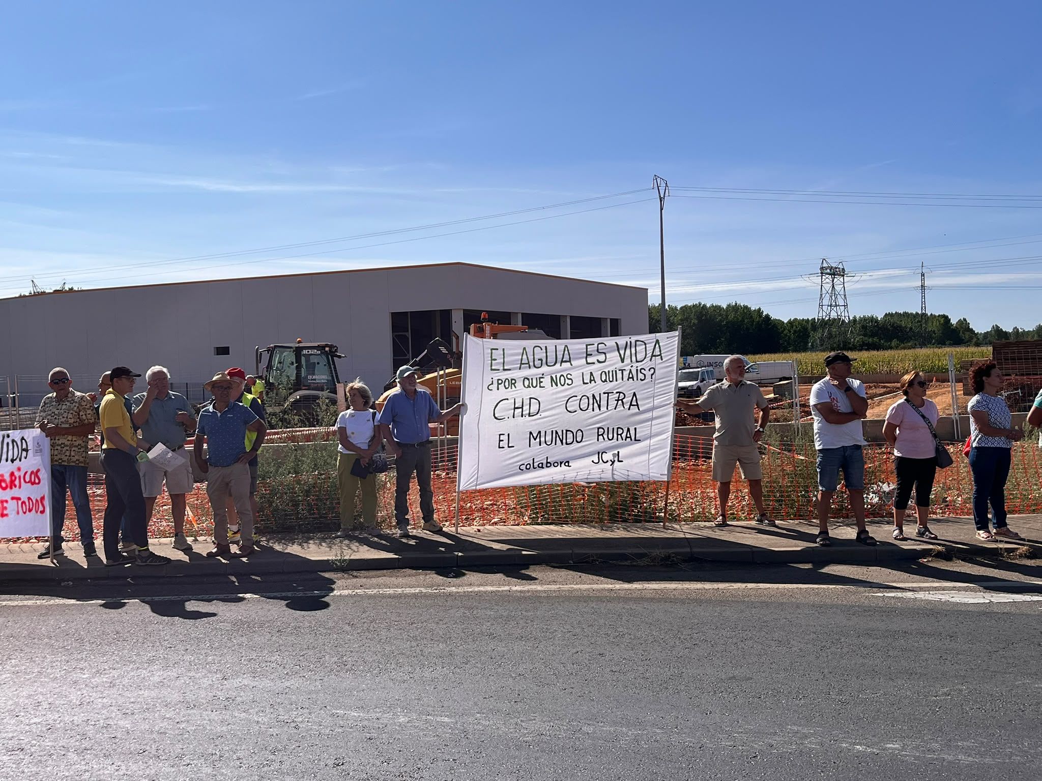 Una de las pancartas de la protesta. | L.N.C.