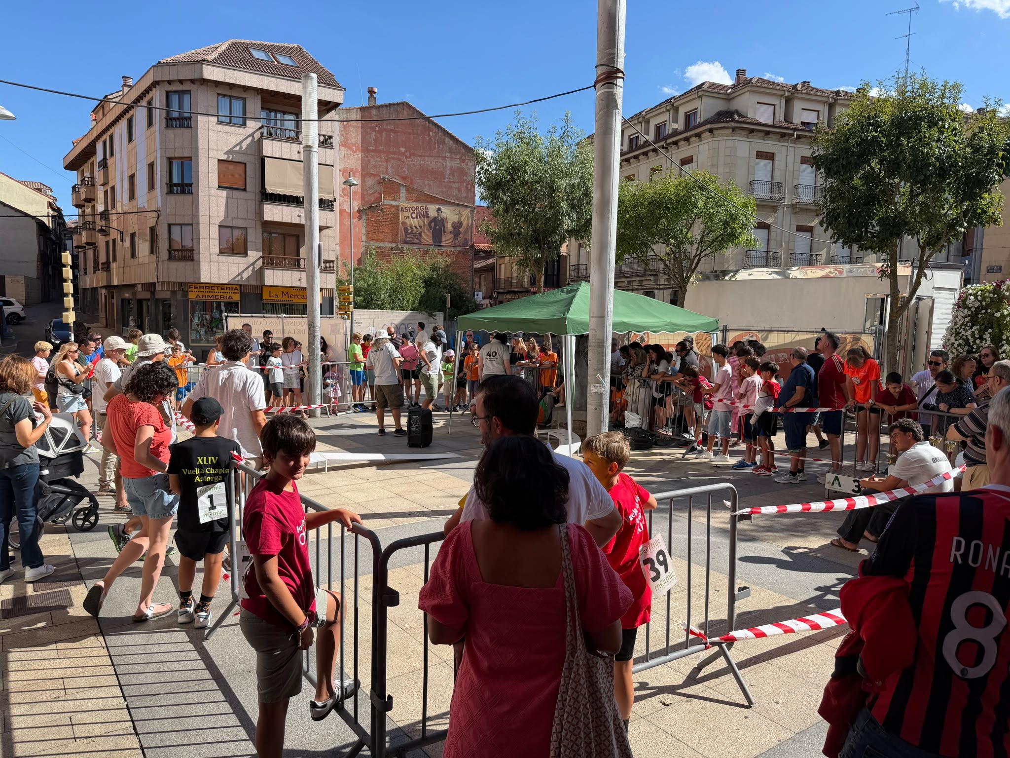 No hay fiestas de Astorga sin chapas. | SAÚL ARÉN 