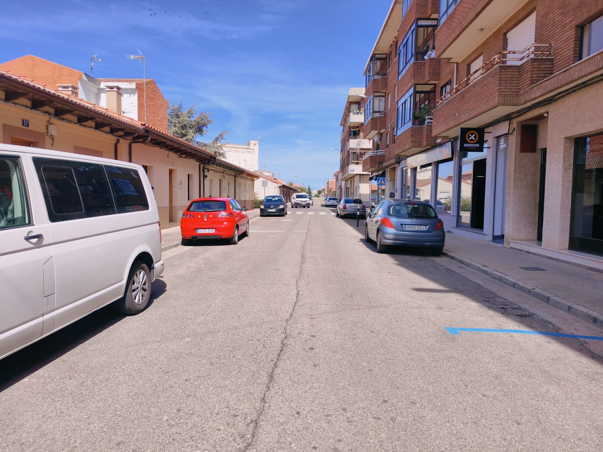 Vista de la calle San Isidro Labrador, cuyo pavimento será renovado. | A. RODRÍGUEZ