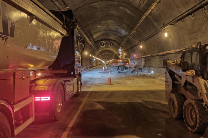Imagen de archivo de las obras este mes de julio en el túnel del Negrón, en la autopista León-Asturias. | L.N.C.