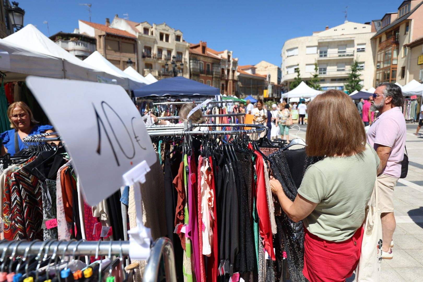 La Feria de Stocks del Comercio de la Bañeza, en imágenes 