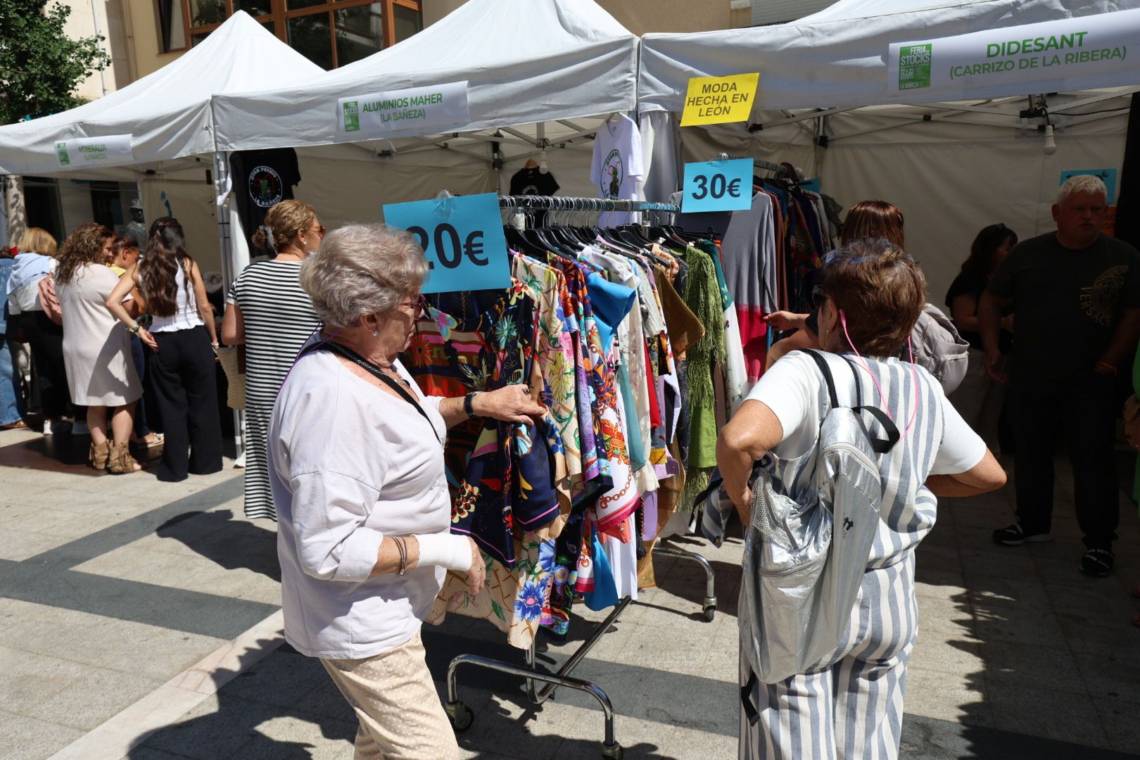 La Feria de Stocks del Comercio de la Bañeza, en imágenes 