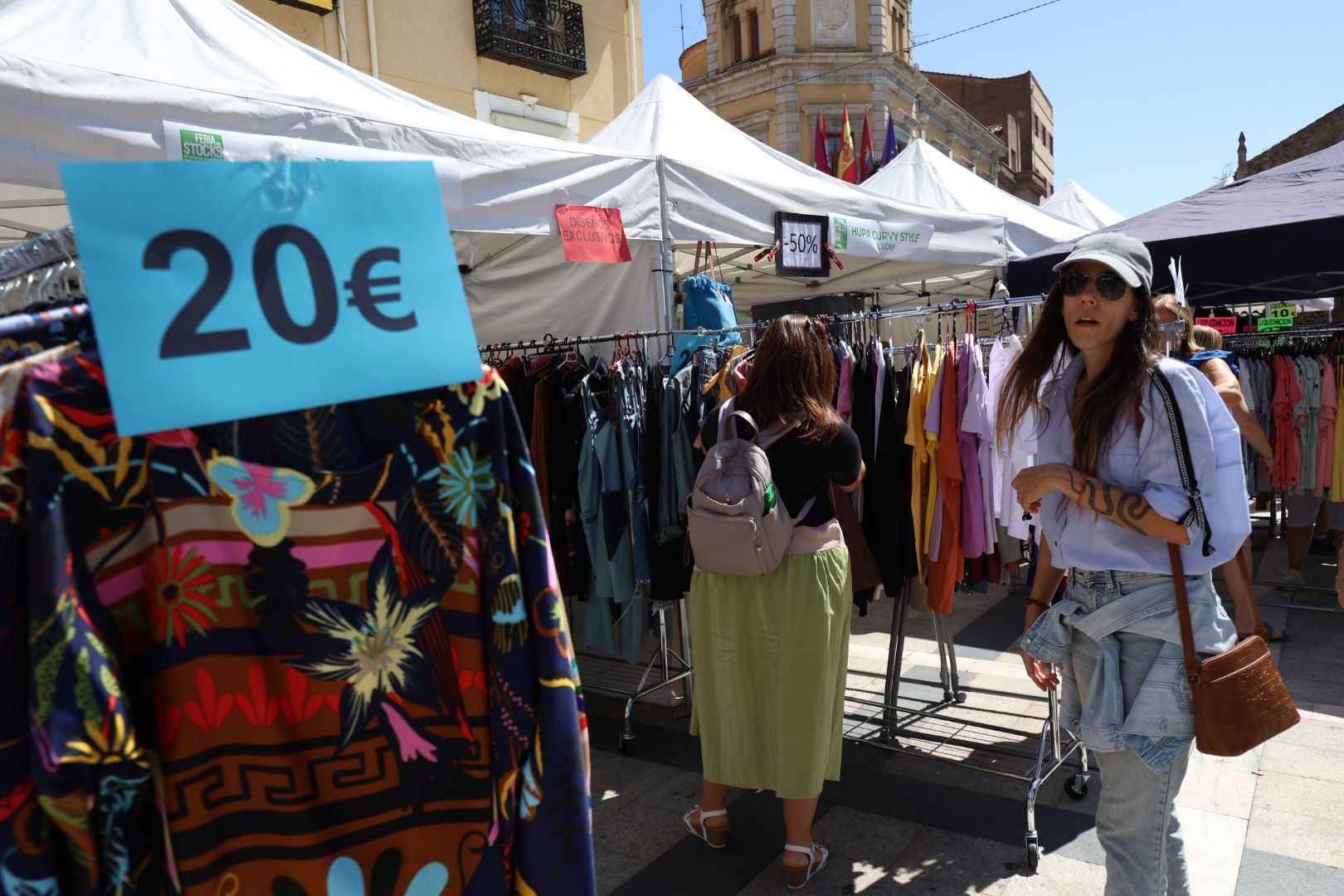 La Feria de Stocks del Comercio de la Bañeza, en imágenes 