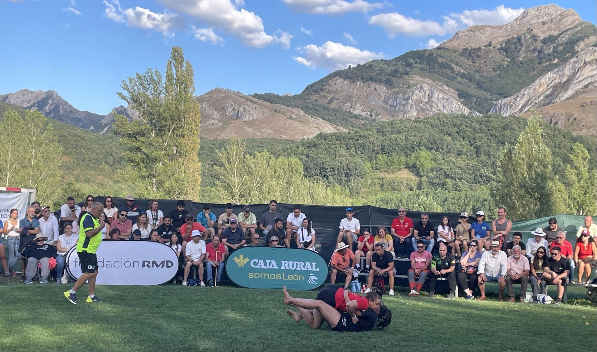 María Cabas sumó una nueva victoria ante la local Paola, en la final y en un paisaje inmejorable / F. FERNÁNDEZ