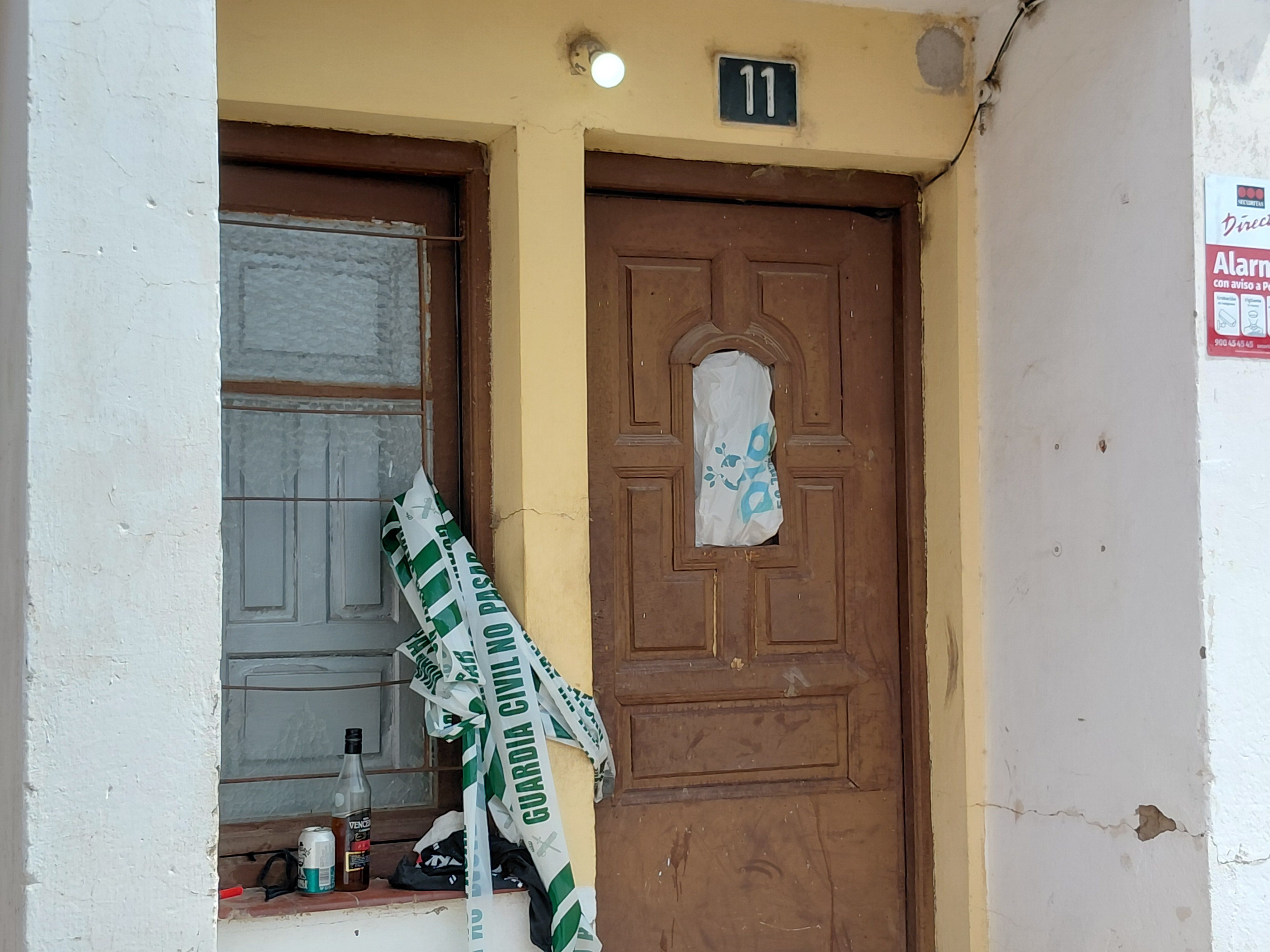 Vivienda de Veguellina junto a la que aparecieron los dos cuerpos sin vida. | DAVID IGLESIAS