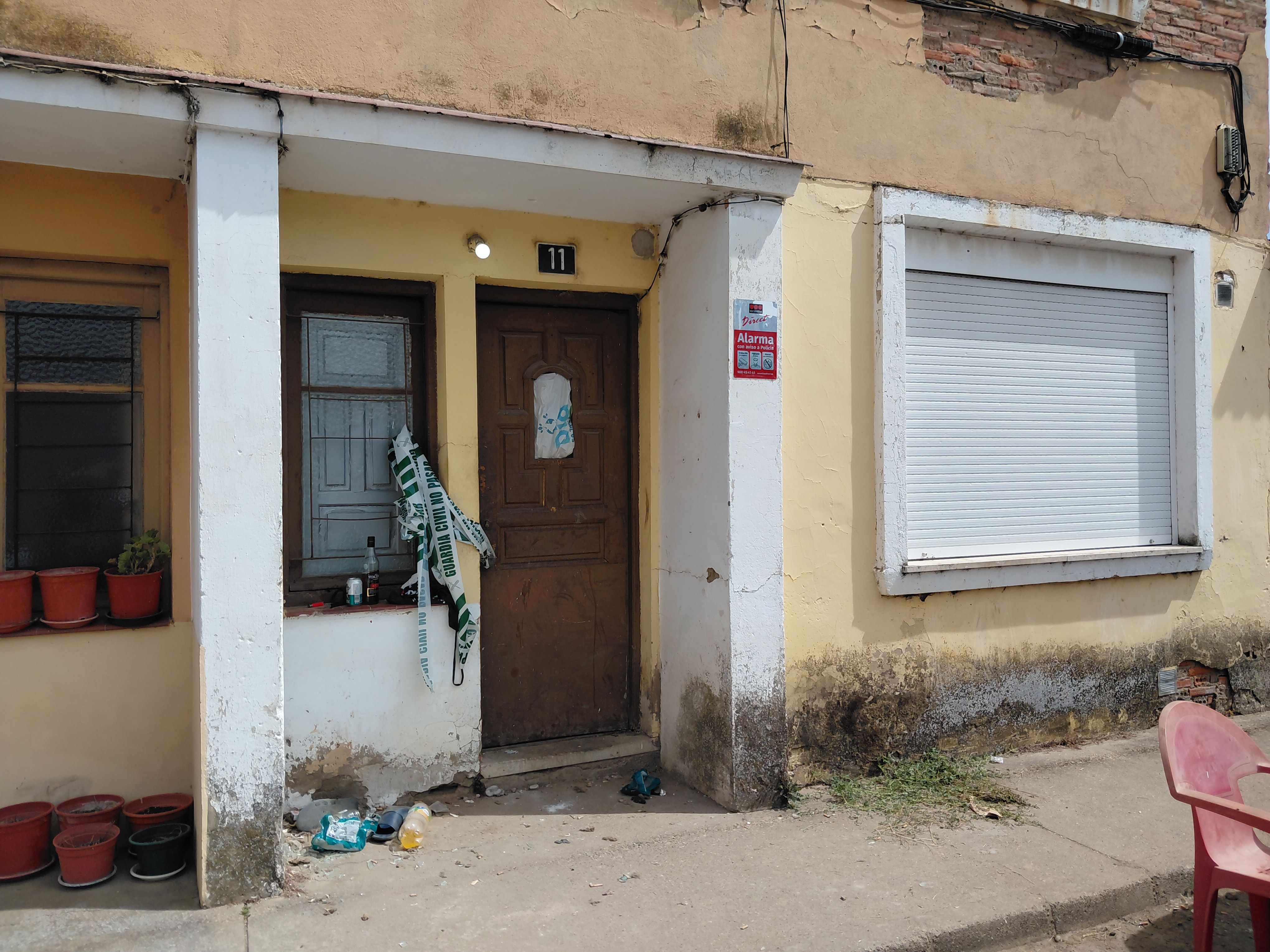 Vivienda de Veguellina junto a la que aparecieron los dos cuerpos sin vida. | DAVID IGLESIAS