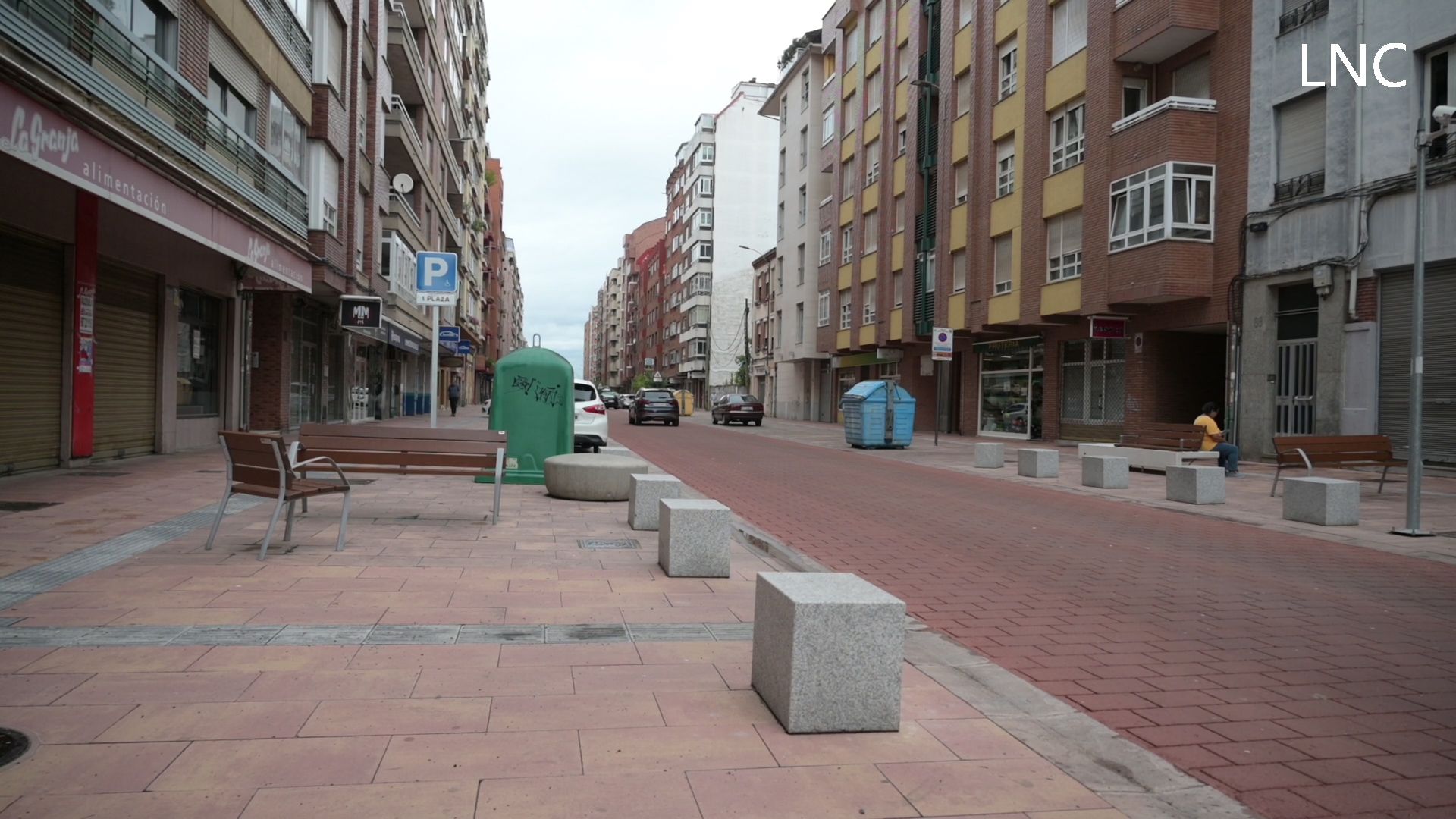 Los coches ya circulan por el nuevo asfalto de la avenida Padre Isla Los coches ya circulan por el nuevo asfalto de la avenida Padre Isla