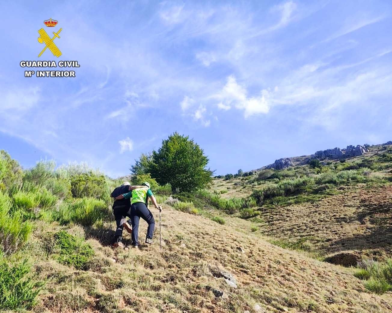 Rescate a un montañero en Valderrueda. | GUARDIA CIVIL Rescate a un montañero en Valderrueda. | GUARDIA CIVIL