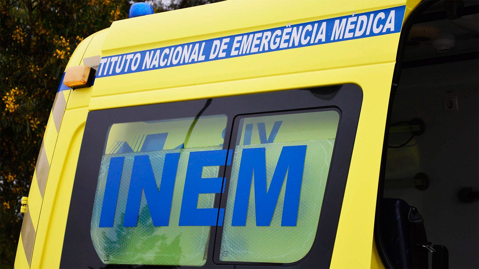 Imagen de una ambulancia del INEM en Portugal
