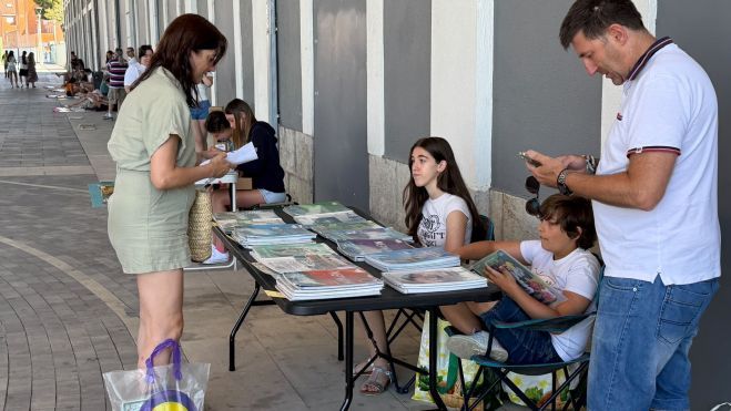 Mercadillo Gelete celebrado este verano en la ciudad de León. | SAÚL ARÉN