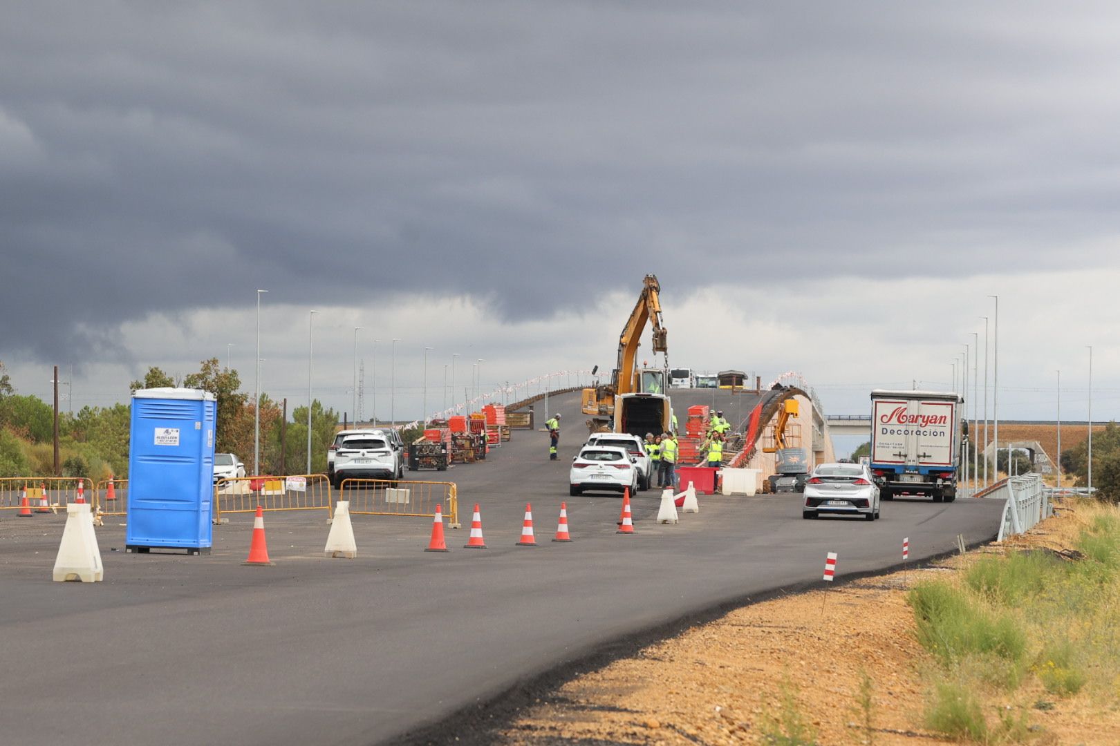 Obras en el polígono de Villadangos del Páramo. | FERNANDO OTERO