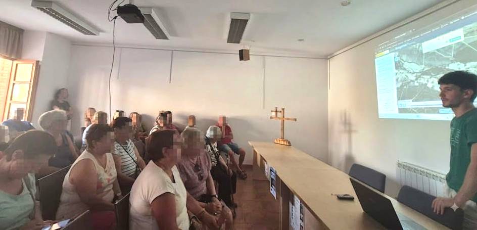 Gonzalo impartiendo una charla. Gonzalo impartiendo una charla.