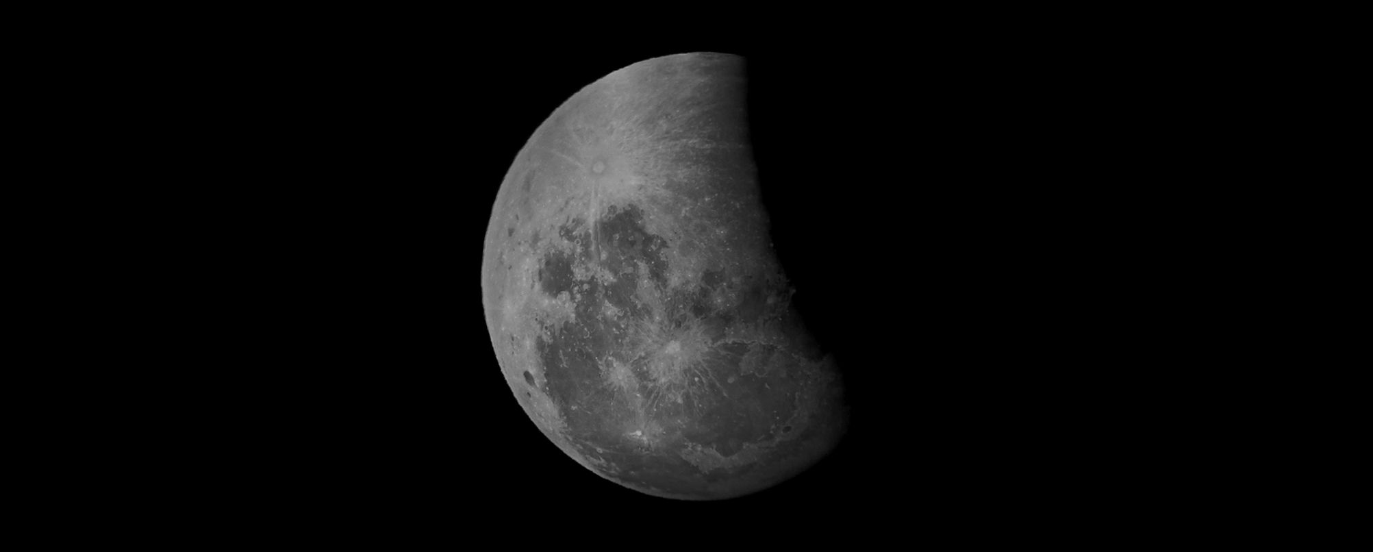 Pasado mañana tendrá lugar un eclipse parcial de Luna. | PAÚL LLAMAZARES
