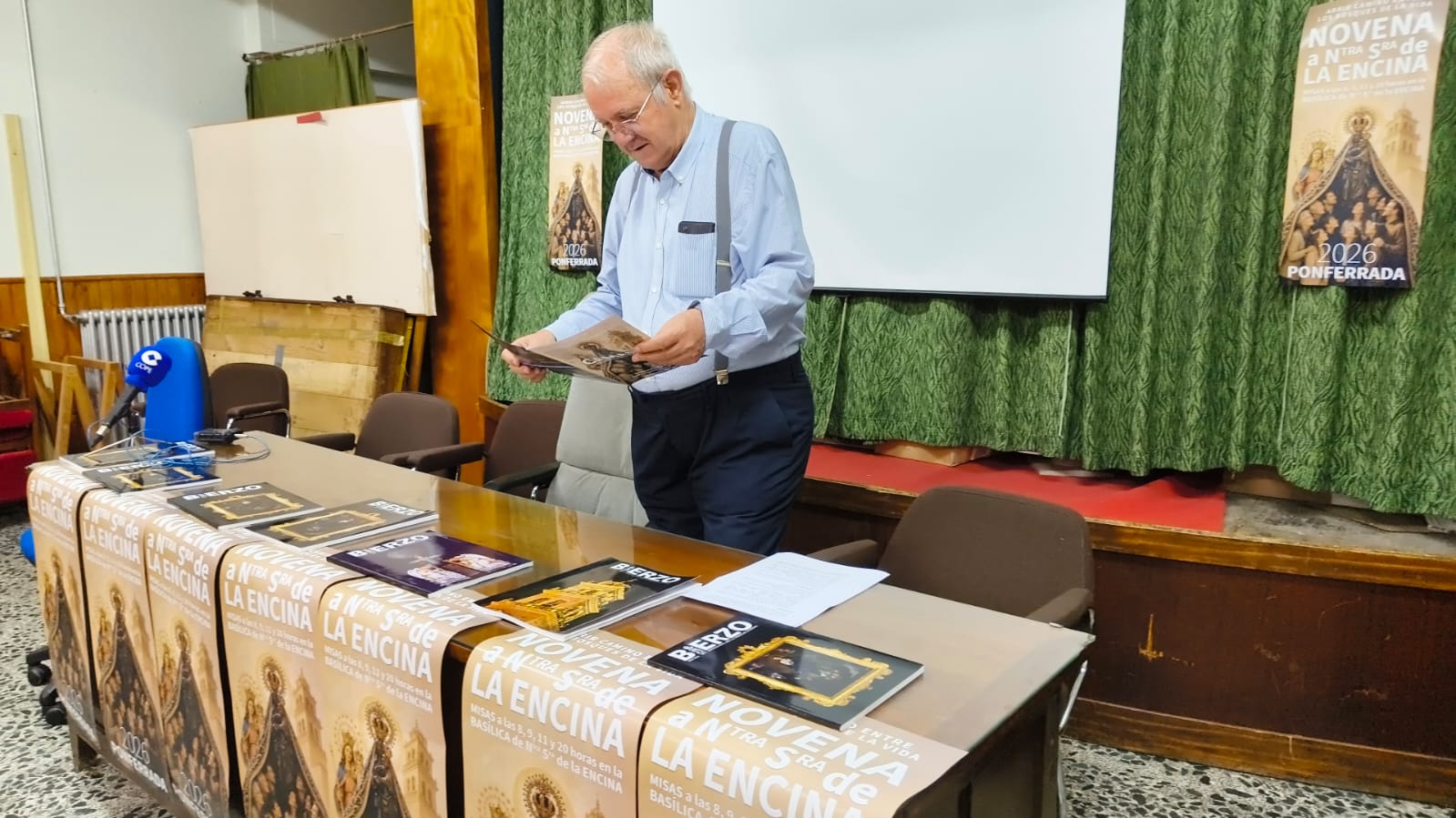 Cela presentando las actividades de La Encina. | MAR IGLESIAS