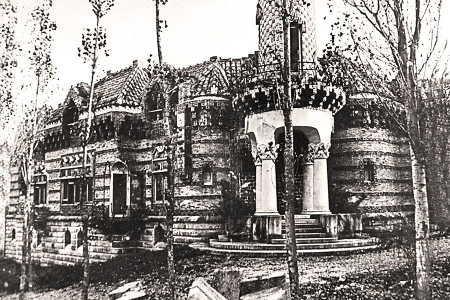 El Capricho de Comillas (1883/ 1885). El Capricho de Comillas (1883/ 1885).