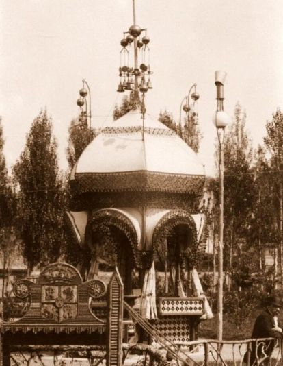 El kiosco fumadero diseñado por Gaudí para los exteriores de la casa Ocejo (1882 1883) El kiosco fumadero diseñado por Gaudí para los exteriores de la casa Ocejo (1882 1883)