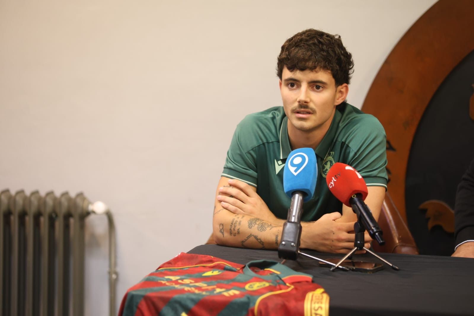 Queipo, durante su presentación con la Cultural. | FERNANDO OTERO