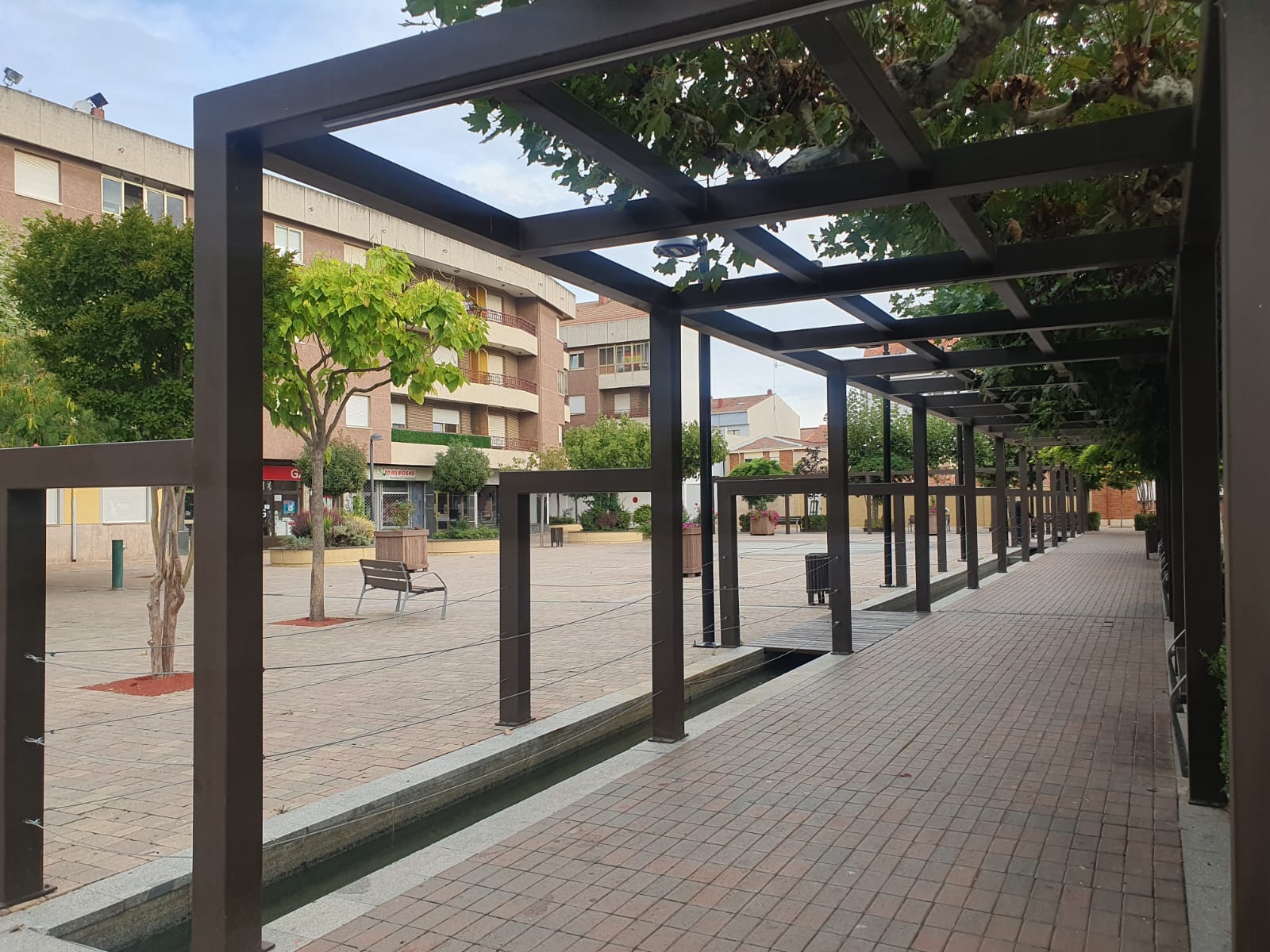 Vista de la plaza de la Madera de Santa María del Páramo. |L.N.C.