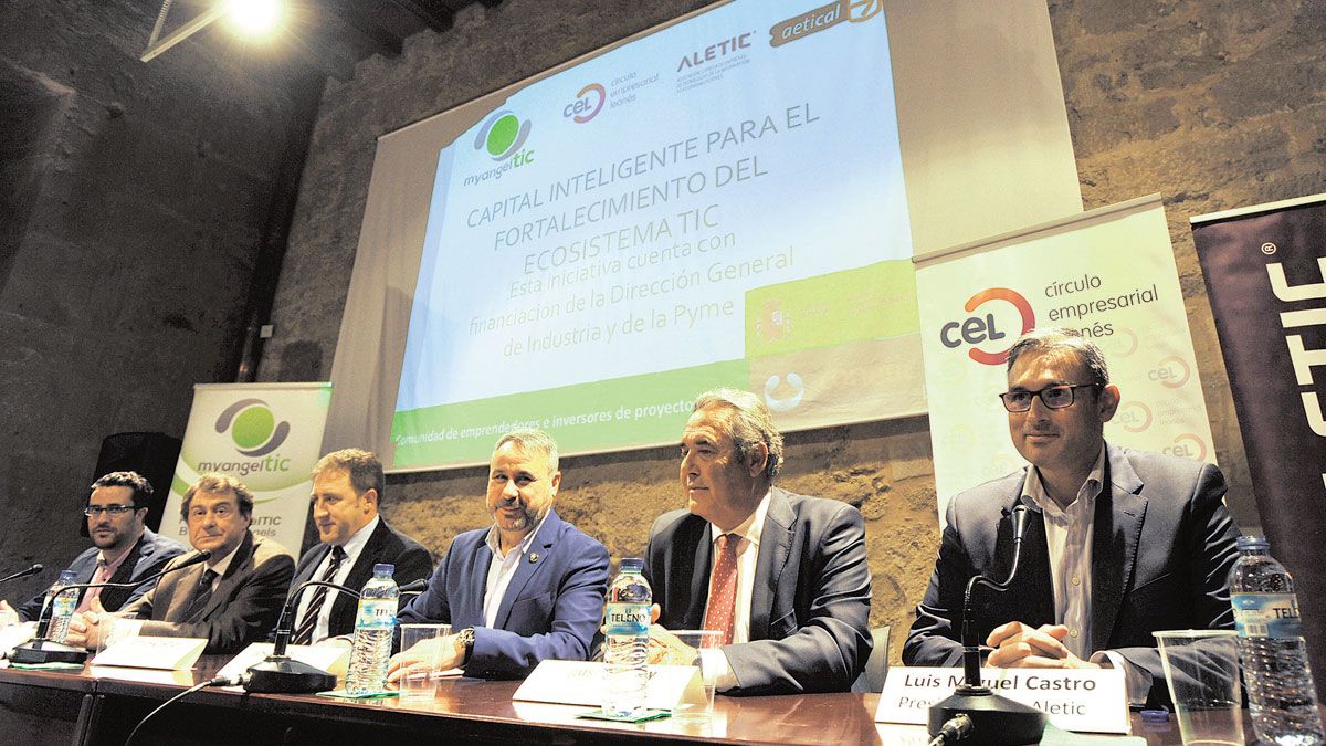 Luis García, Javier García-Prieto, Tomás Castro, Jesús Riol, Agustín Rajoy y Luis MiguelCastro, ayer en la presentación de MyAngelTIC. | DANIEL MARTÍN