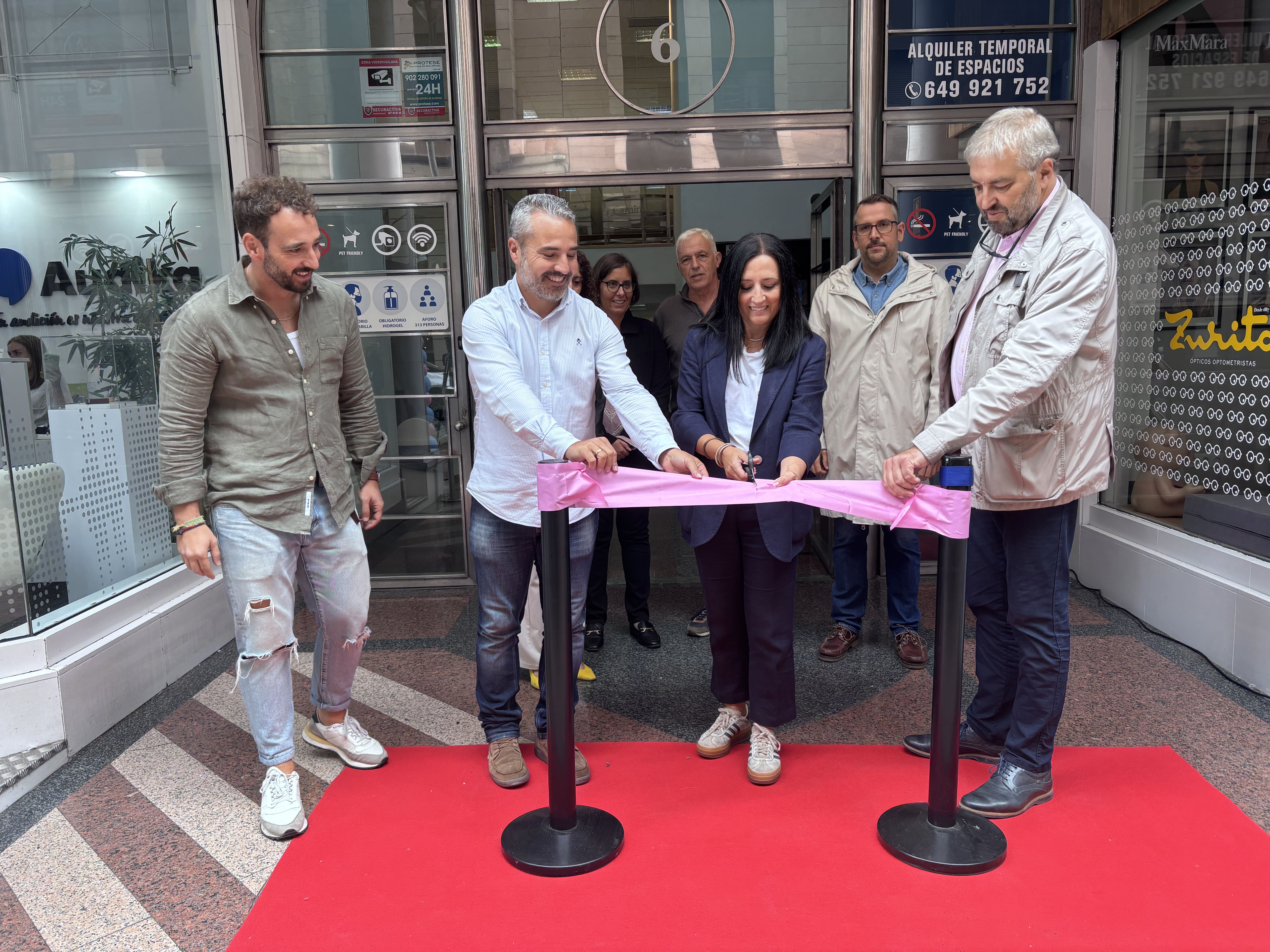 Inauguración de la Fiesta de las Rebajas de Ponferrada. | JAVIER FERNÁNDEZ